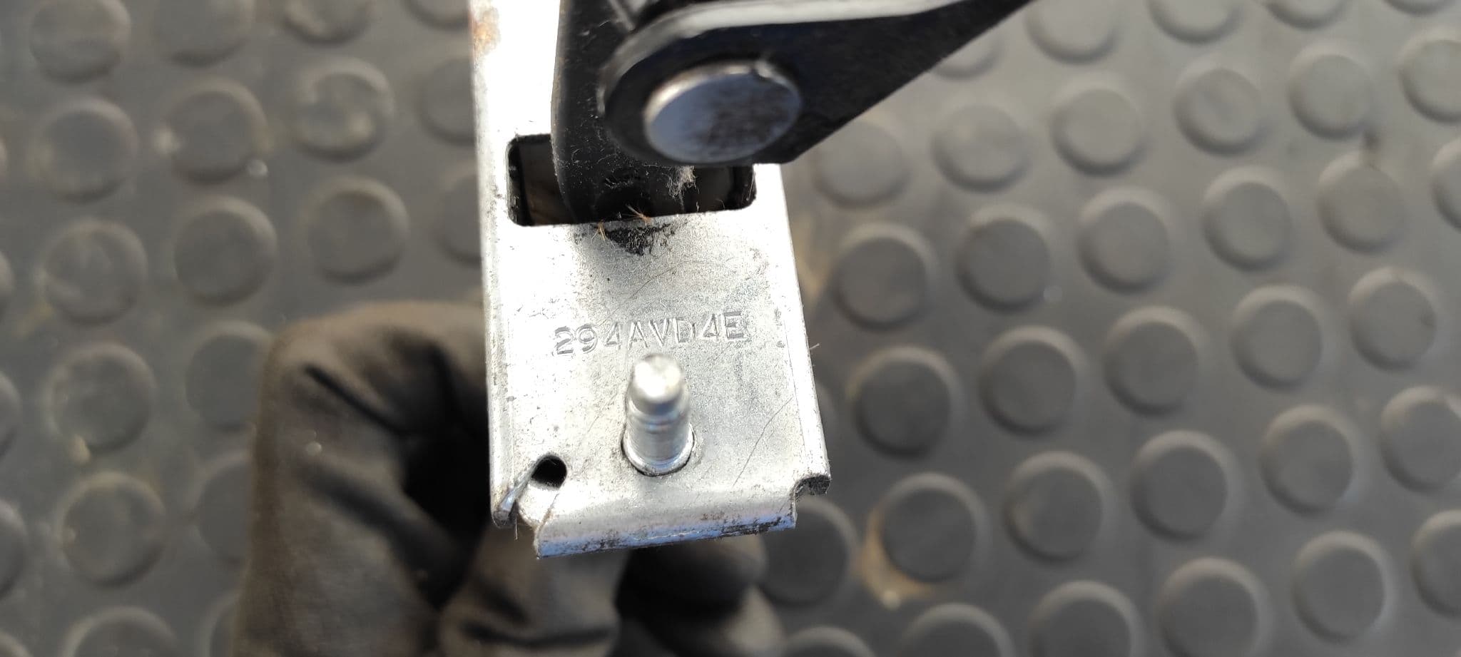 Recambio de RETENEDOR PUERTA DERECHA para FORD FOCUS BERLINA (CAP) Trend G8DA referencia OEM IAM 294AVD4E   - GRIS 3