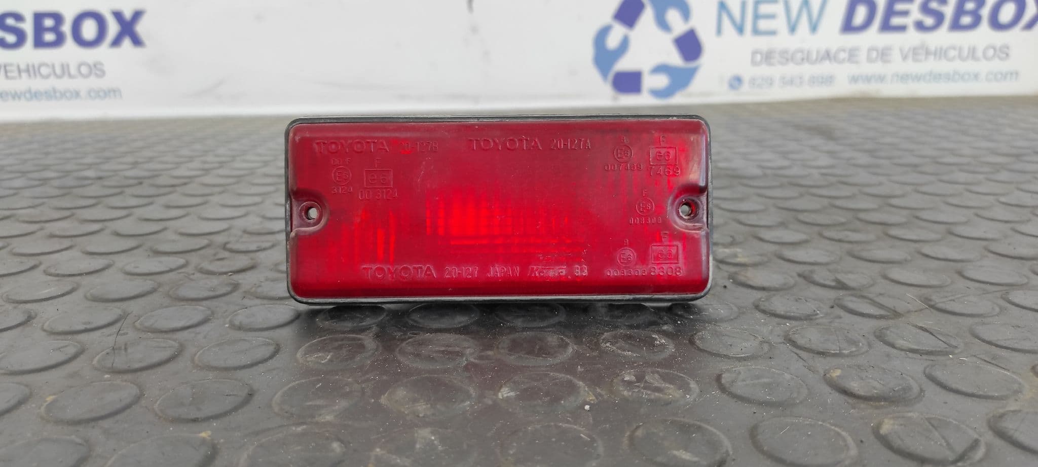 Recambio de PILOTO PORTON IZQUIERDO para TOYOTA RAV 4 (A2) 1.8 Luna (2003->) 1ZZ-FE referencia OEM IAM 20127A   - BLANCO