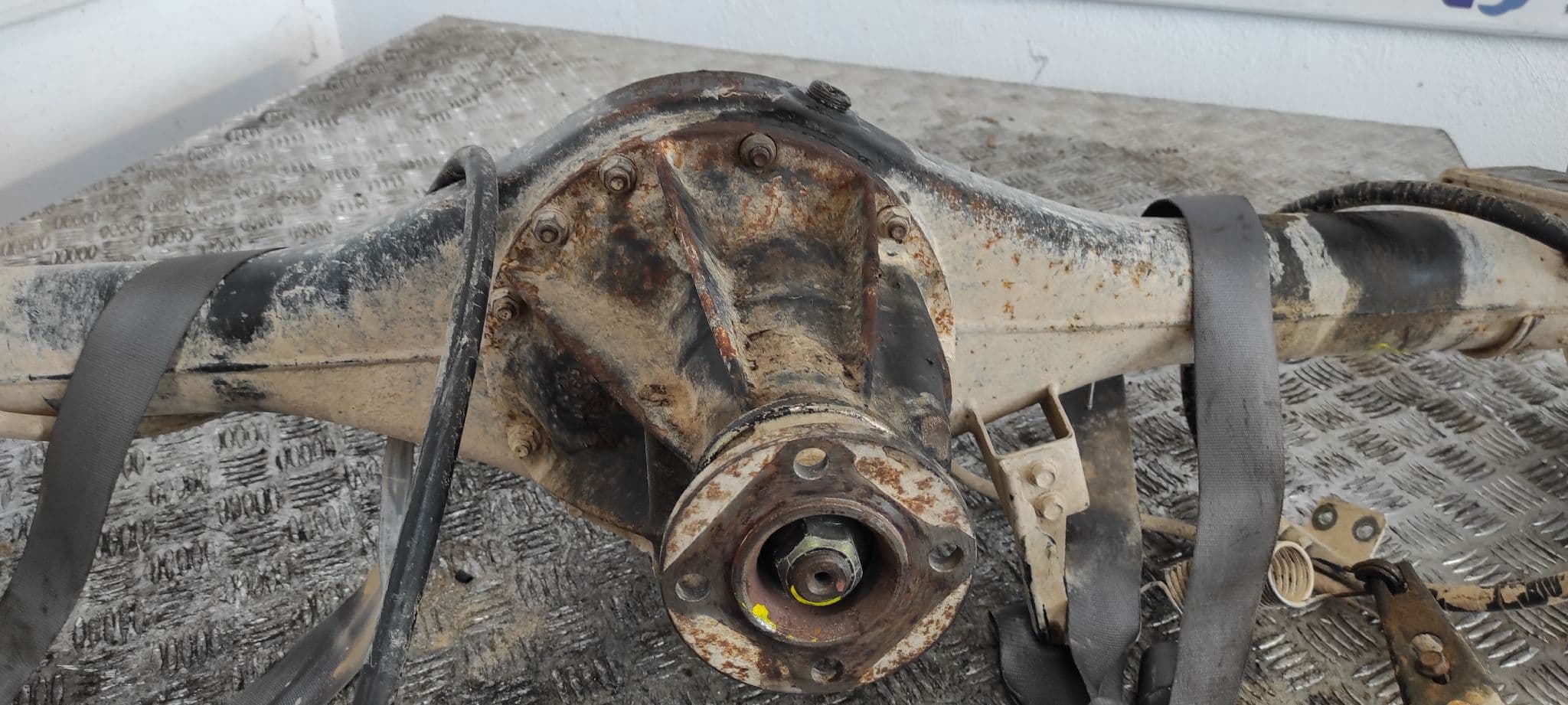 Recambio de PUENTE TRASERO para NISSAN PATROL (K/W260) 2.7 Turbodiesel RD28 referencia OEM IAM 3831169800   - GRIS 11