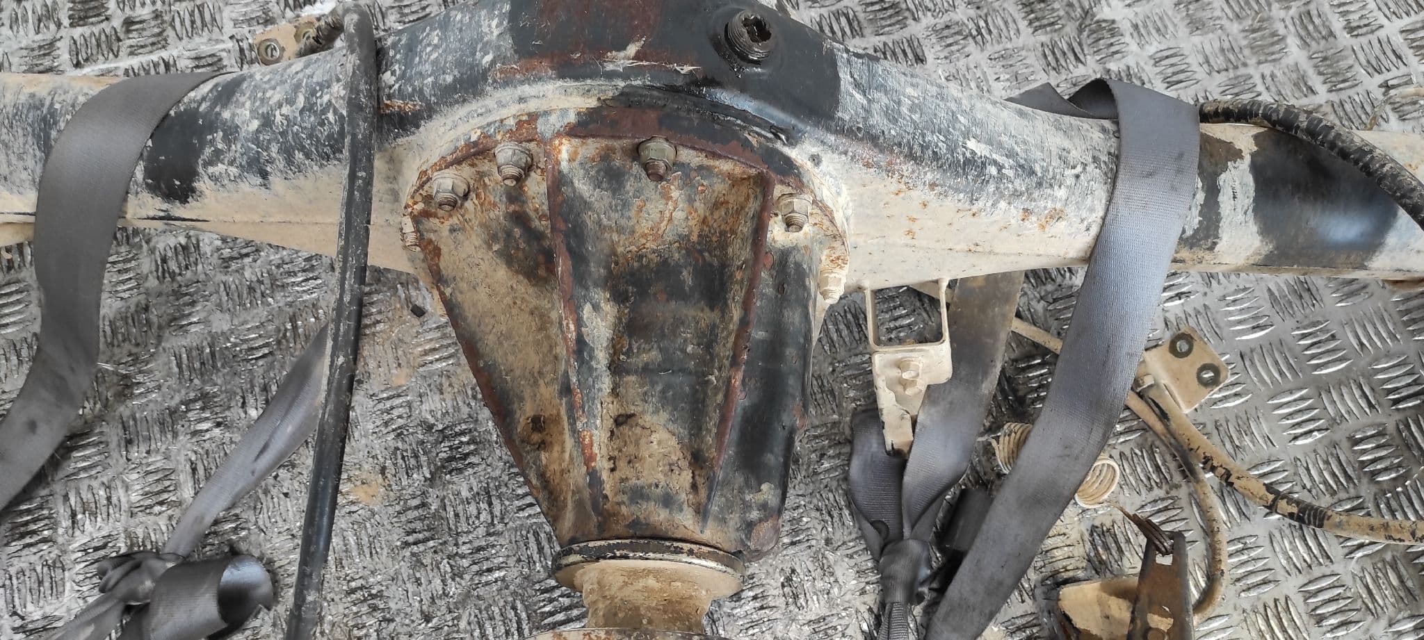Recambio de PUENTE TRASERO para NISSAN PATROL (K/W260) 2.7 Turbodiesel RD28 referencia OEM IAM 3831169800   - GRIS 9