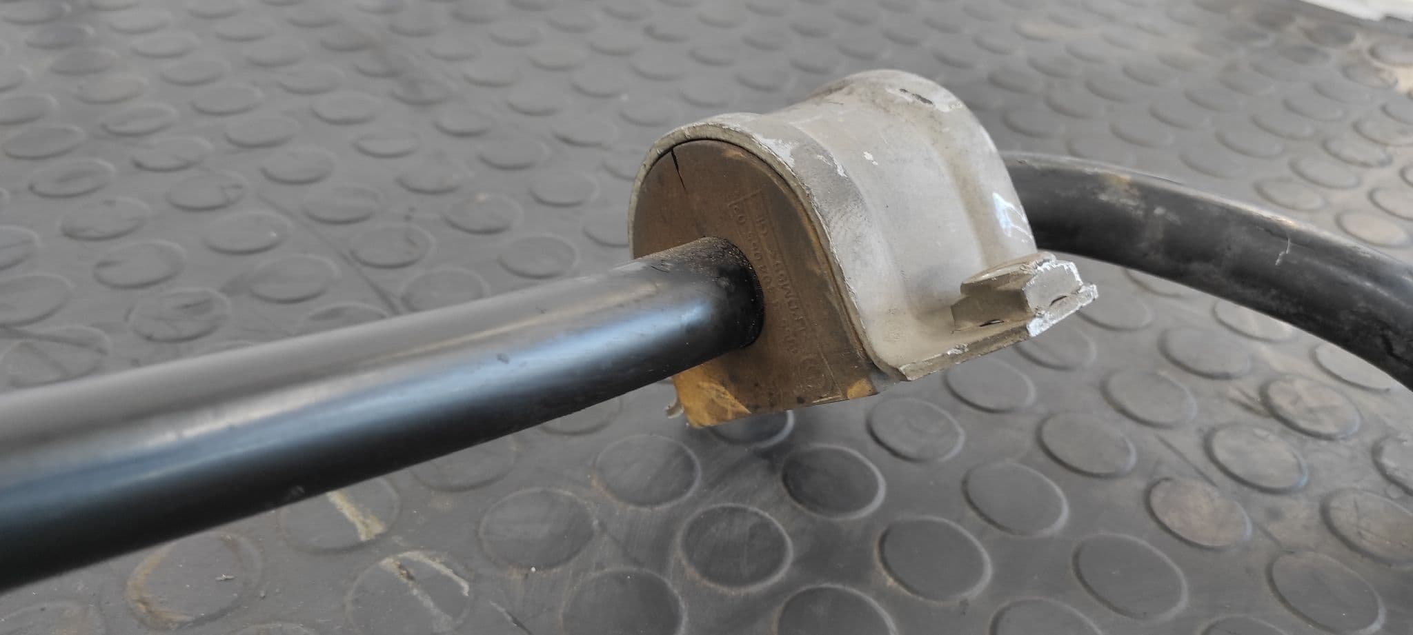 Recambio de BARRA ESTABILIZADORA DELANTERA para BMW X3 (E83) 2.0 16V Diesel CAT 204D4D referencia OEM IAM    - NEGRO 2