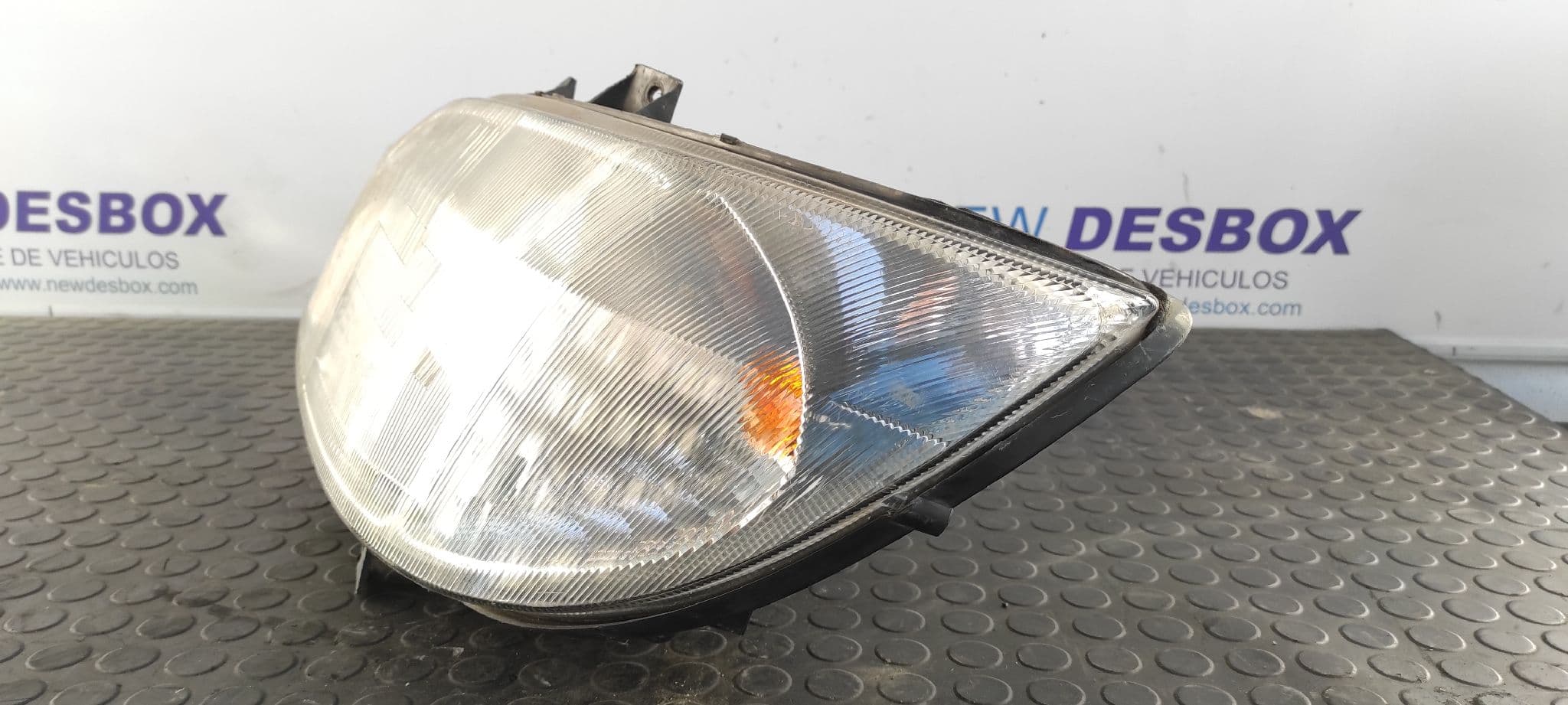 Recambio de FARO IZQUIERDO para MERCEDES-BENZ SPRINTER 02.00 -> CAJA CERRADA, TECHO ELEVADO * 611987 referencia OEM IAM 15053100   - BLANCO 6