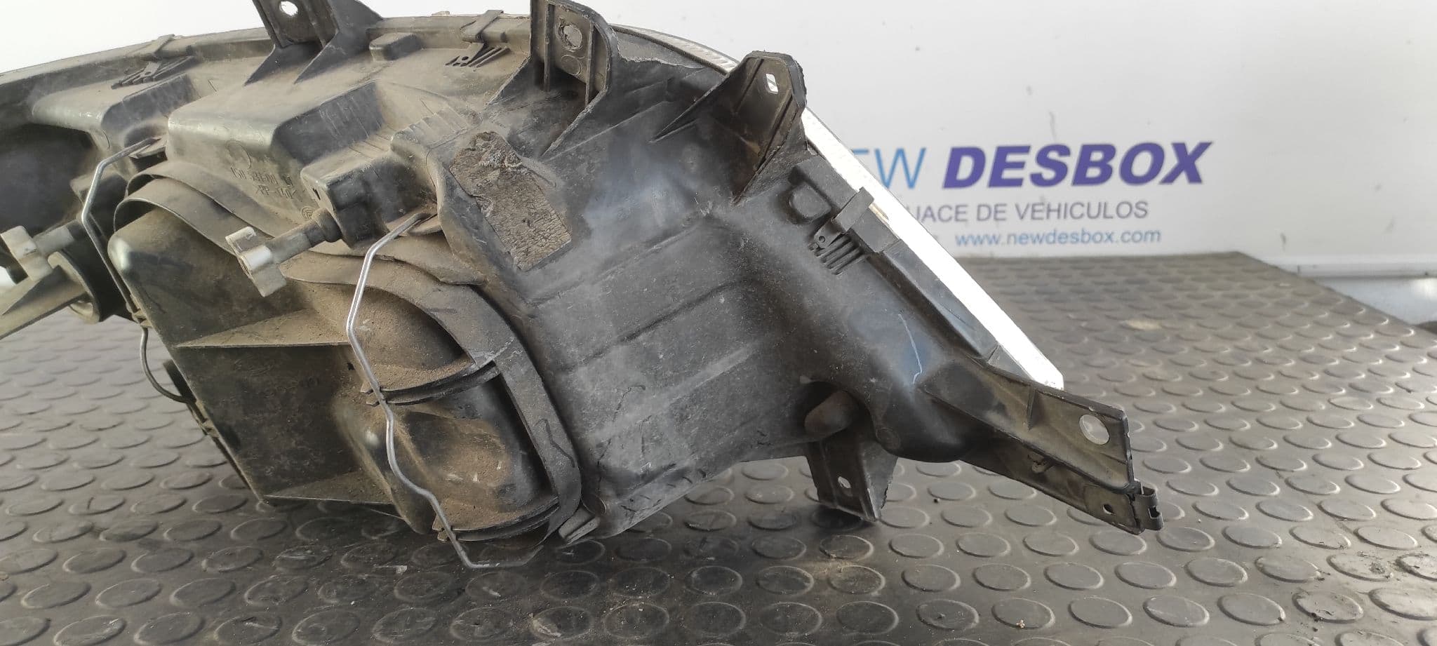 Recambio de FARO IZQUIERDO para MERCEDES-BENZ SPRINTER 02.00 -> CAJA CERRADA, TECHO ELEVADO * 611987 referencia OEM IAM 15053100   - BLANCO 3