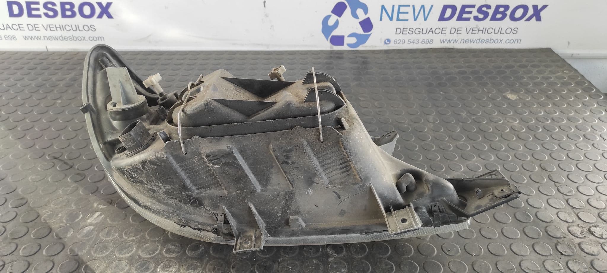 Recambio de FARO IZQUIERDO para MERCEDES-BENZ SPRINTER 02.00 -> CAJA CERRADA, TECHO ELEVADO * 611987 referencia OEM IAM 15053100   - BLANCO 2