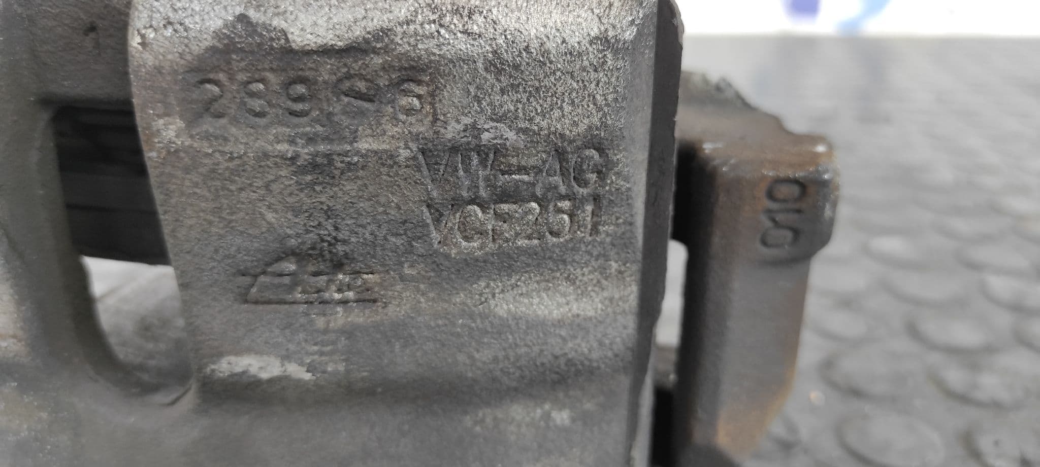Recambio de PINZA DE FRENO DELANTERA DERECHA para SEAT IBIZA SC (6P5) FR Crono CUT referencia OEM IAM VCF251   - BLANCO 2