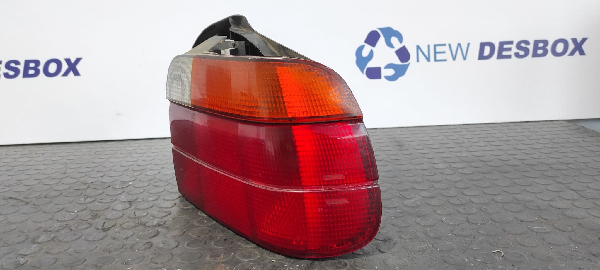 Recambio de PILOTO TRASERO DERECHO para BMW SERIE 3 COMPACTO (E36) referencia OEM IAM 8353810 5
