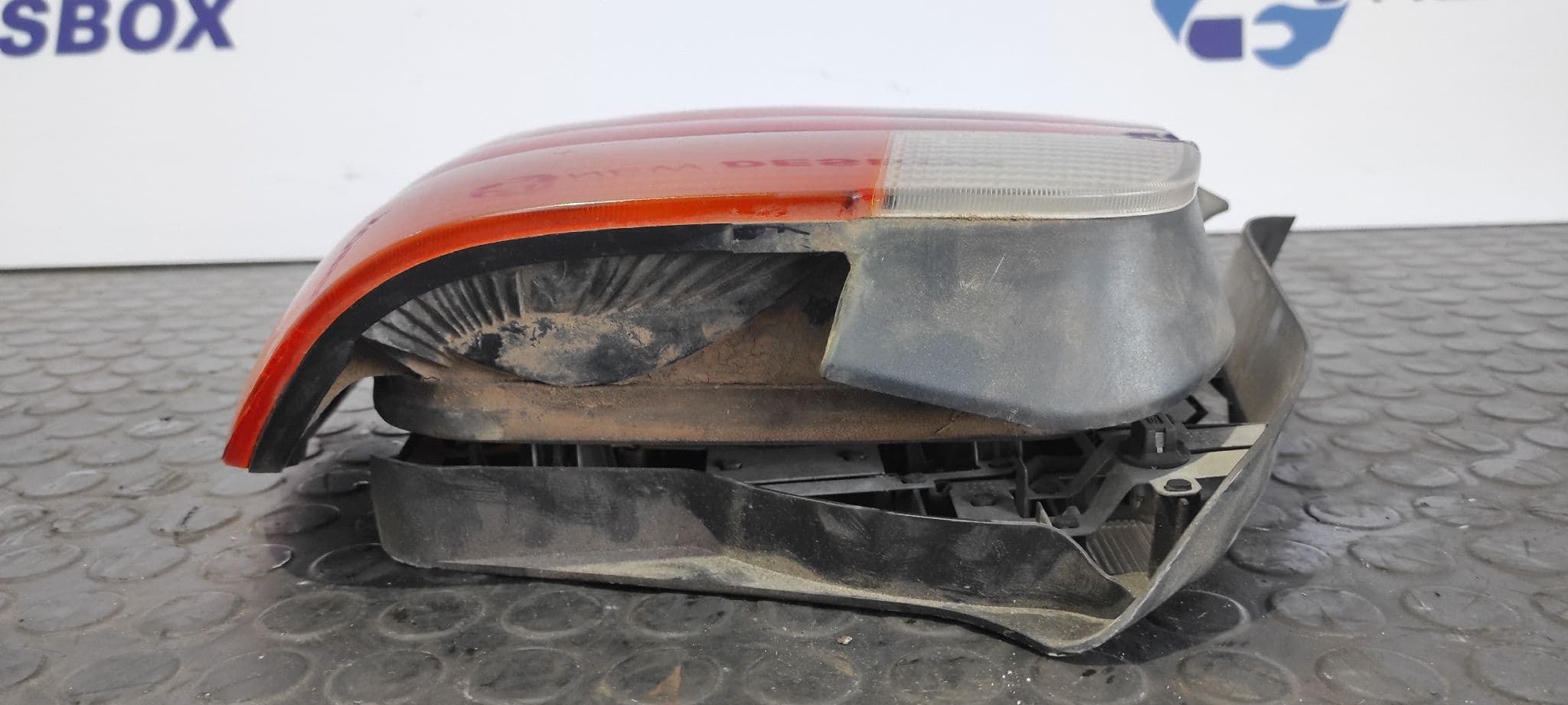 Recambio de PILOTO TRASERO DERECHO para BMW SERIE 3 COMPACTO (E36) referencia OEM IAM 8353810 2