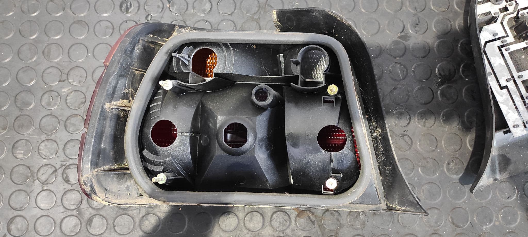 Recambio de PILOTO TRASERO DERECHO para BMW SERIE 3 COMPACTO (E36) referencia OEM IAM 8353810 6