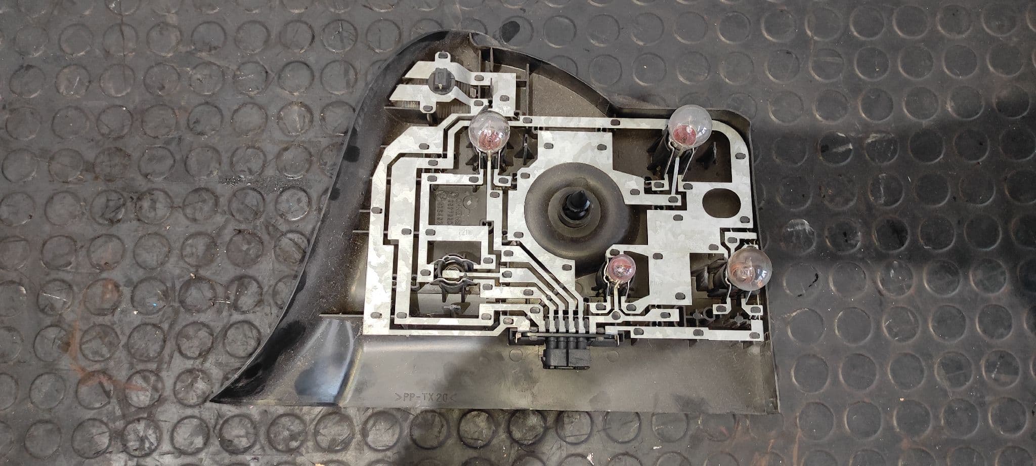 Recambio de PILOTO TRASERO DERECHO para BMW SERIE 3 COMPACTO (E36) referencia OEM IAM 8353810 4