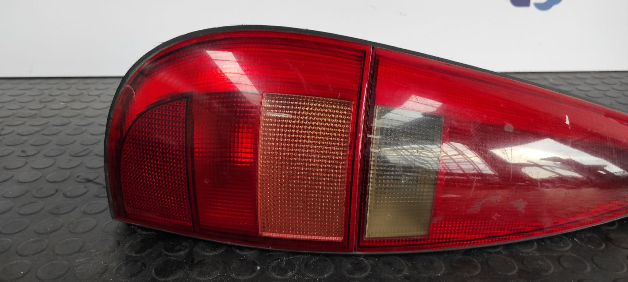 Recambio de PILOTO TRASERO IZQUIERDO para RENAULT LAGUNA (B56) 1.9 dTi F9Q710 referencia OEM IAM VALEO 2261   - AZUL 5