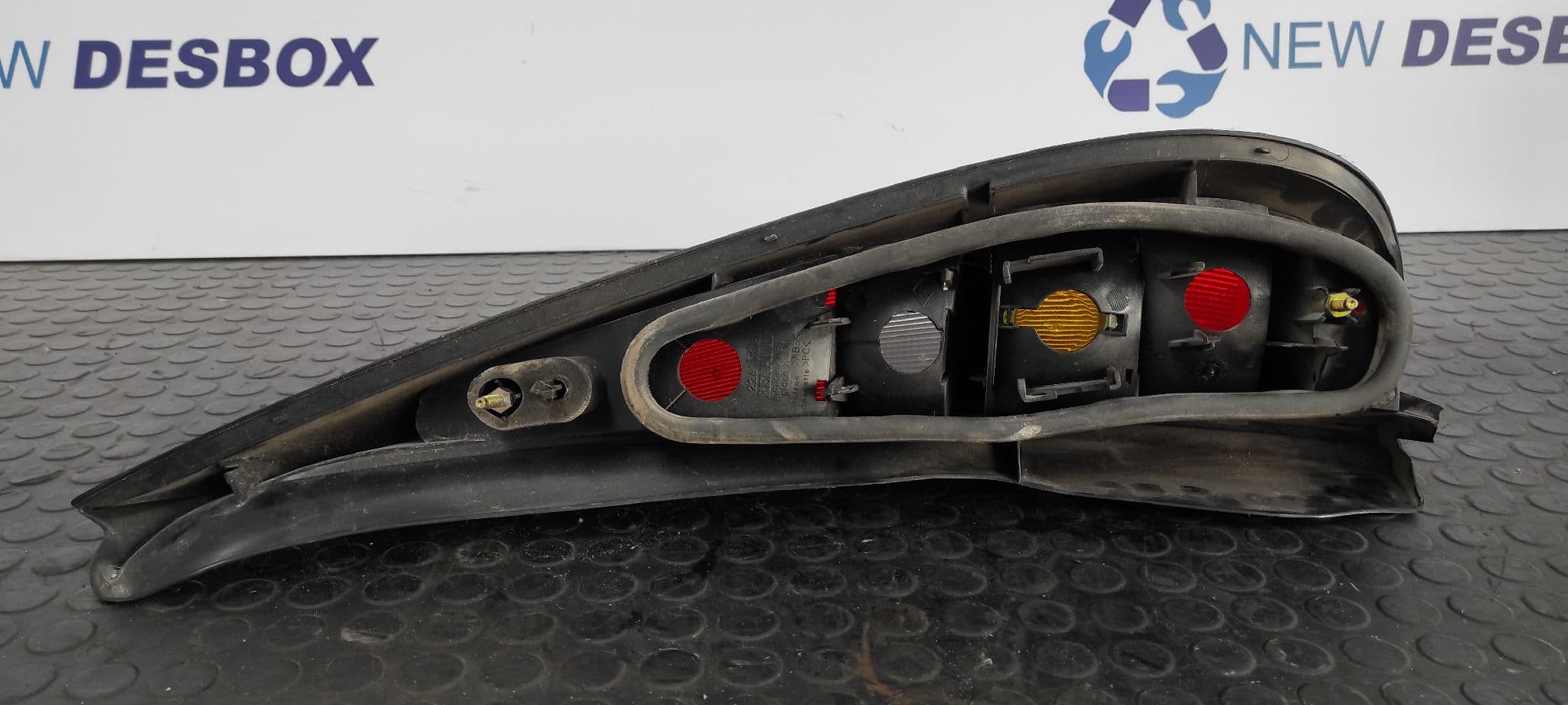 Recambio de PILOTO TRASERO IZQUIERDO para RENAULT LAGUNA (B56) 1.9 dTi F9Q710 referencia OEM IAM VALEO 2261   - AZUL 6