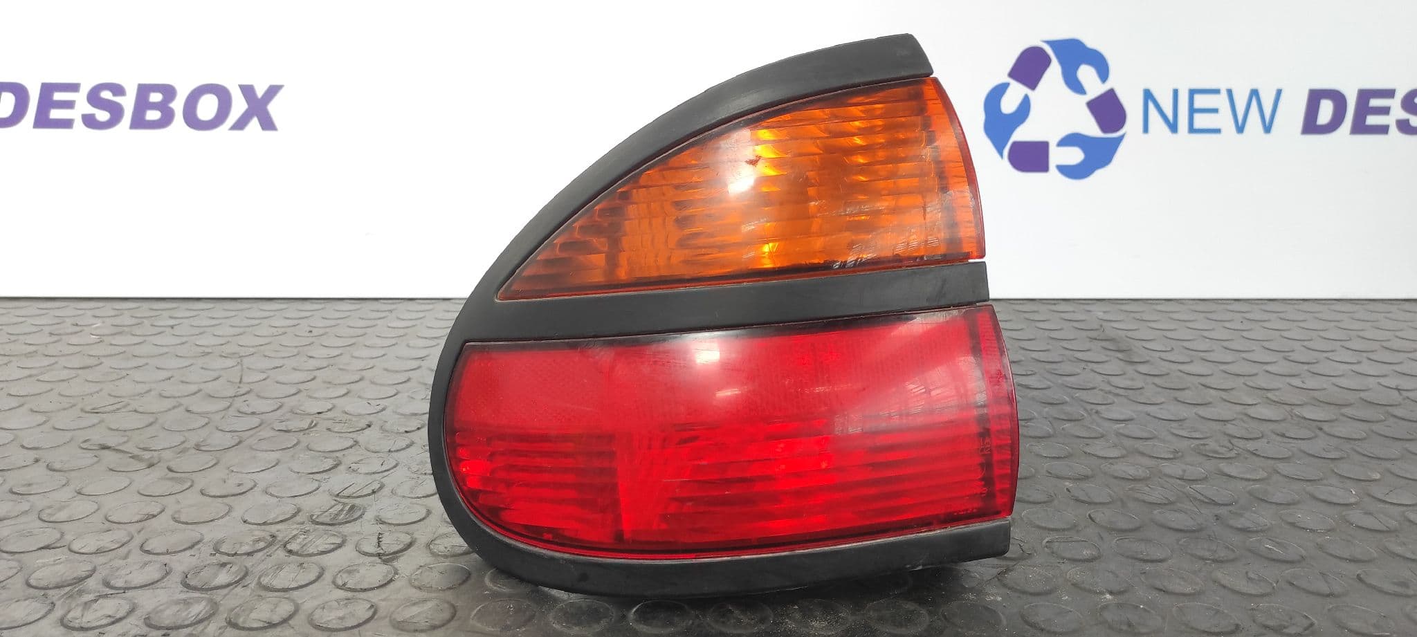 Recambio de PILOTO TRASERO IZQUIERDO para RENAULT LAGUNA (B56) 1.8 16V RT F4P760 referencia OEM IAM 7700420122   - PLATA