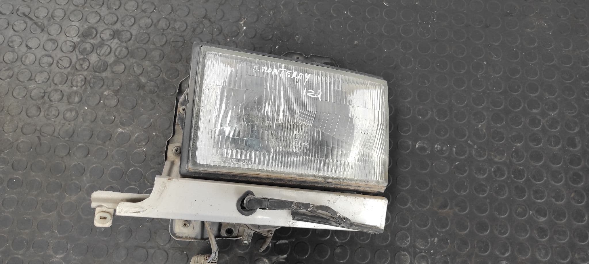 Recambio de FARO IZQUIERDO para OPEL MONTEREY 3.2 referencia OEM IAM ICHIKOH 1430