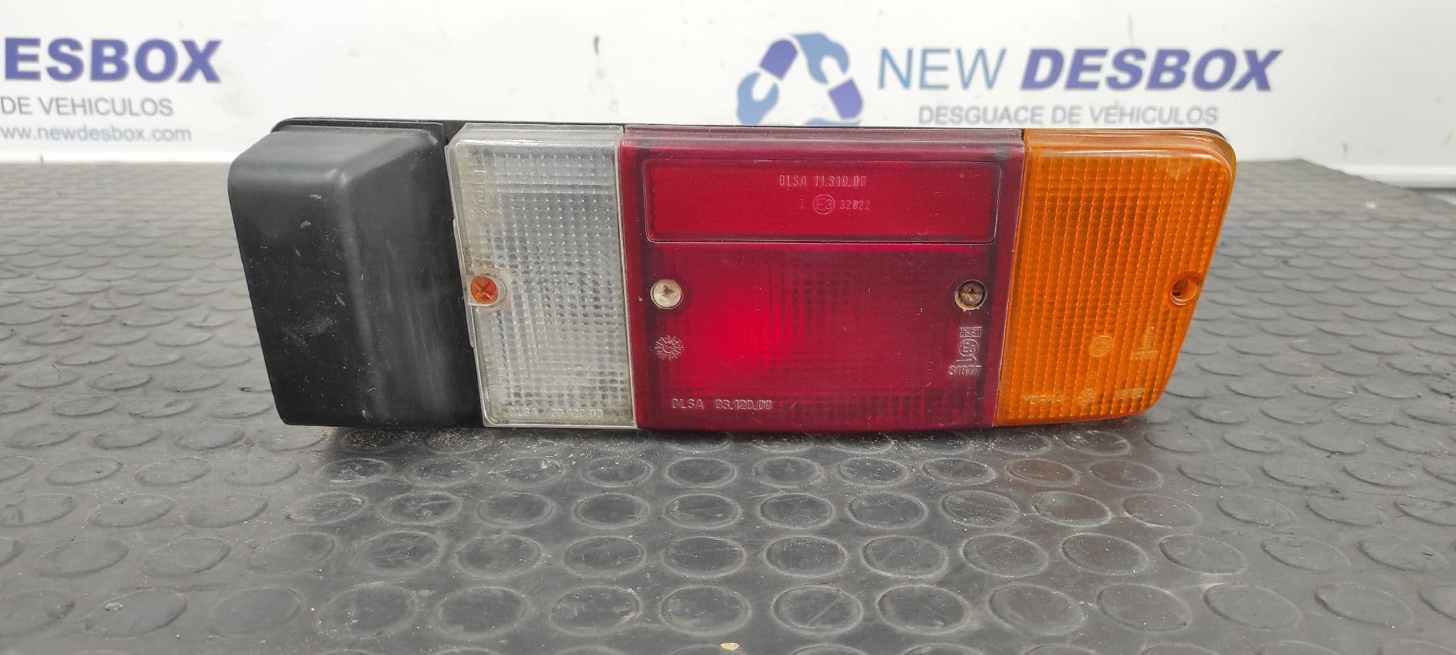 Recambio de PILOTO TRASERO DERECHO para SEAT 127 0.903 referencia OEM IAM OLSA 0312001