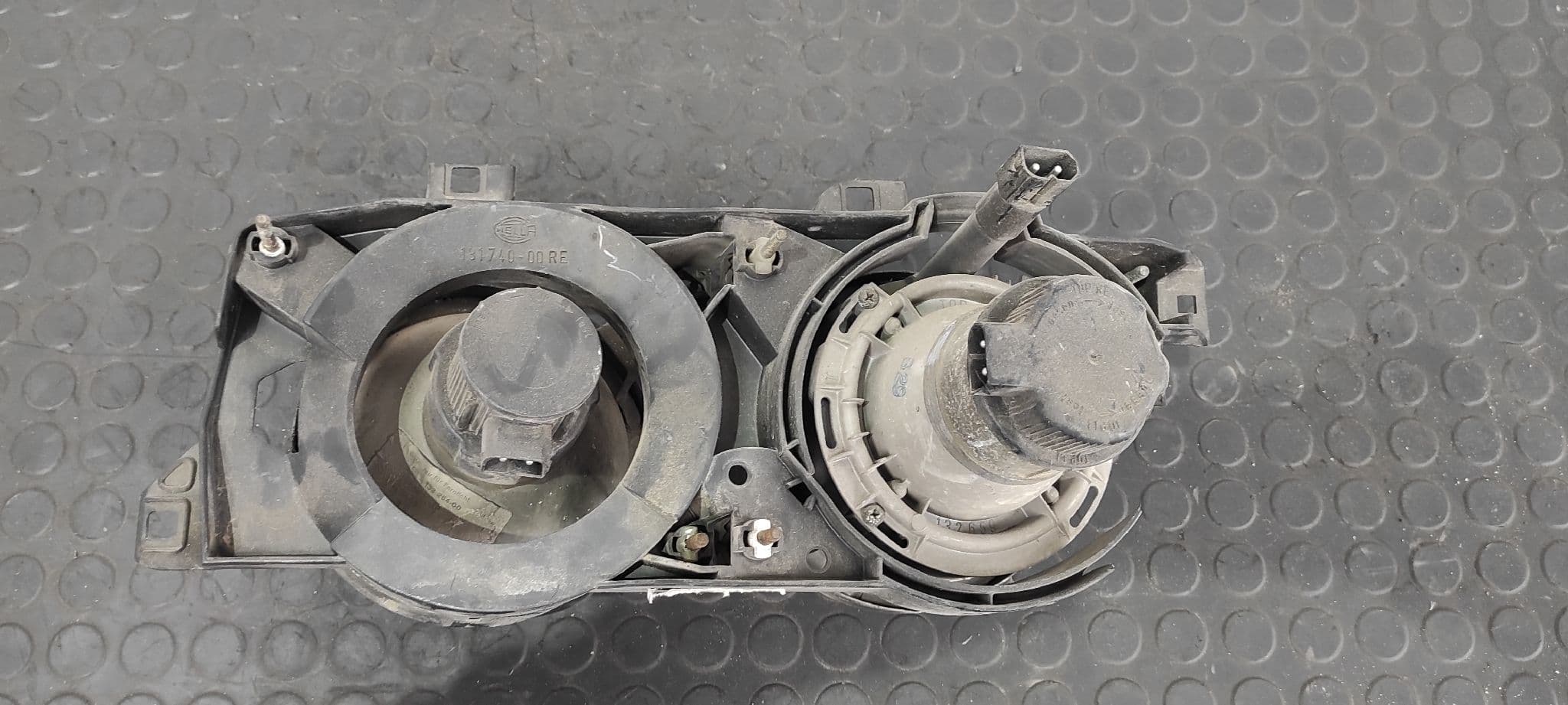 Recambio de FARO DERECHO para BMW SERIE 7 (E32) referencia OEM IAM 13174000 3