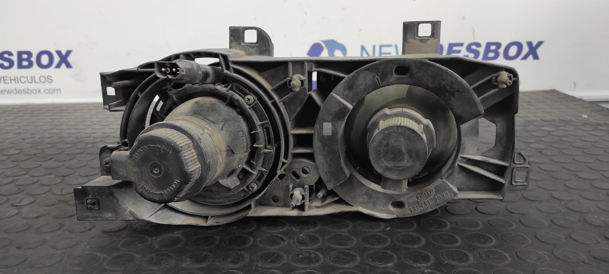 Recambio de FARO IZQUIERDO para BMW SERIE 7 (E32) referencia OEM IAM 13174100 8