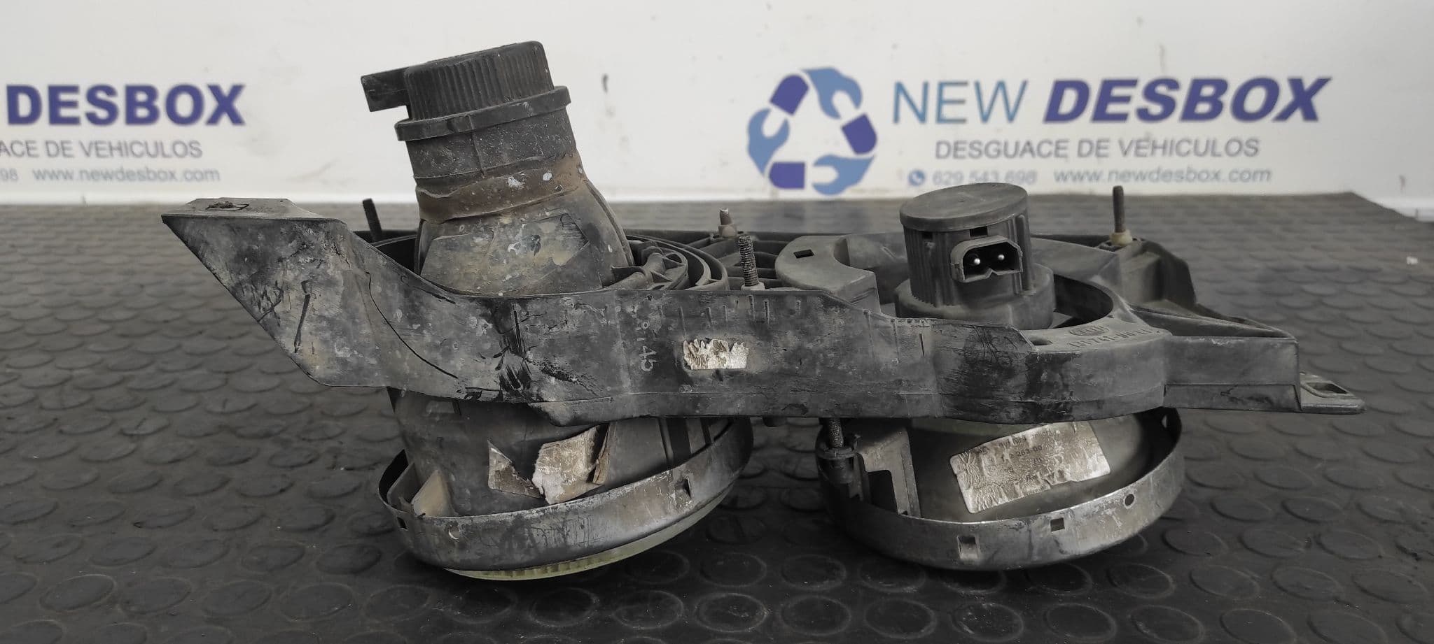 Recambio de FARO IZQUIERDO para BMW SERIE 7 (E32) referencia OEM IAM 13174100 4