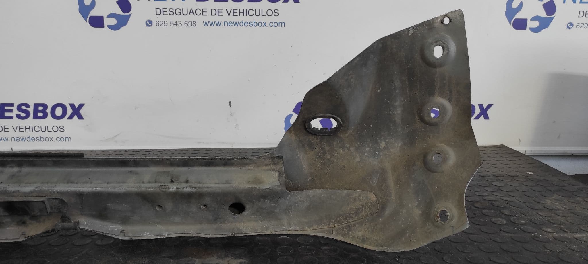 Recambio de PANEL FRONTAL para MERCEDES-BENZ CLASE M (W163) 2.7 CDI 20V CAT OM612963 referencia OEM IAM 260546   - GRIS 2