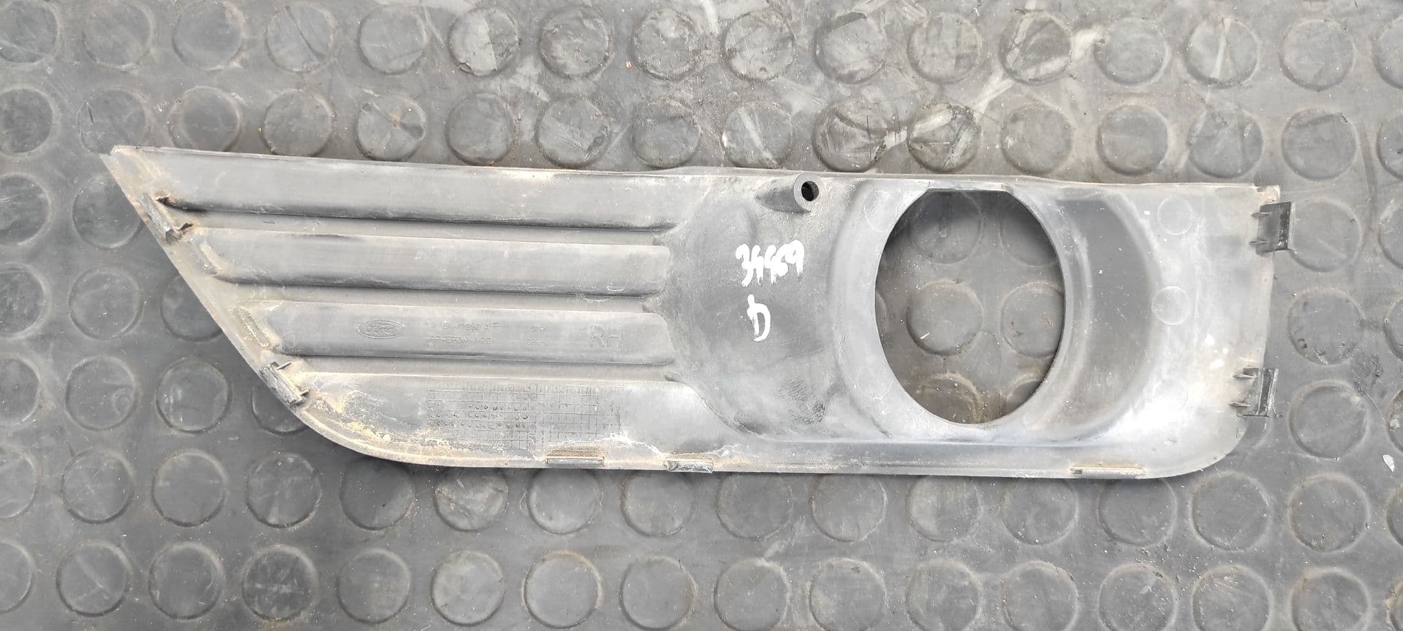 Recambio de MOLDURA para FORD FOCUS BERLINA (CAP) Ambiente (D) HHDA referencia OEM IAM 4M5119952AE   - BLANCO 4