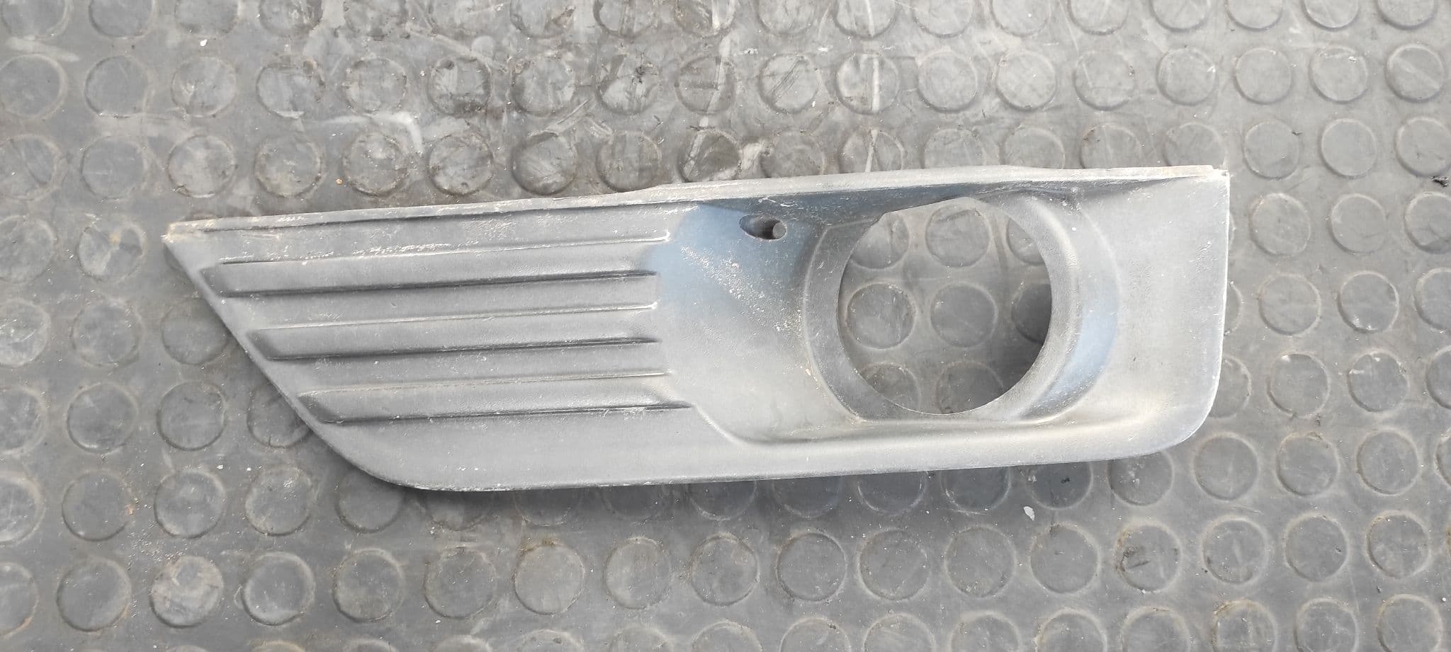 Recambio de MOLDURA para FORD FOCUS BERLINA (CAP) Ambiente (D) HHDA referencia OEM IAM 4M5119953AE   - BLANCO 4