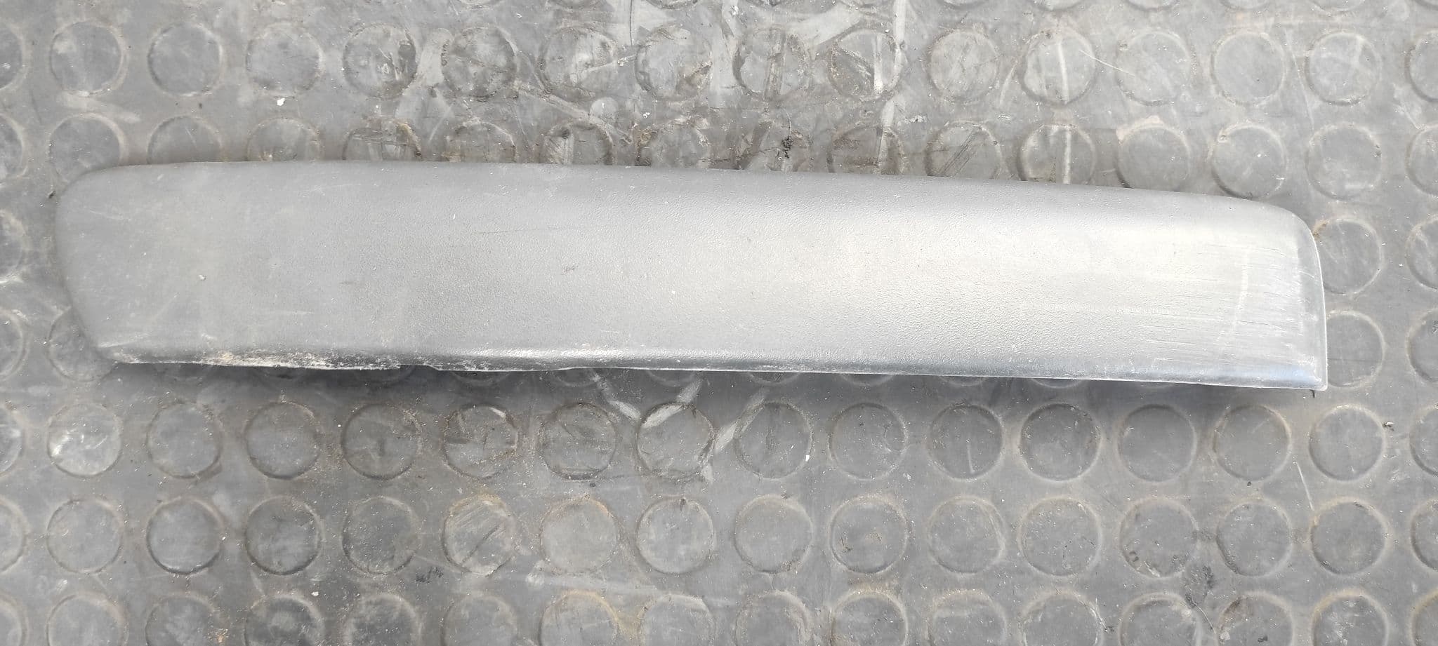 Recambio de MOLDURA para FORD FOCUS BERLINA (CAP) Ambiente (D) HHDA referencia OEM IAM 4M5119953AE   - BLANCO 2