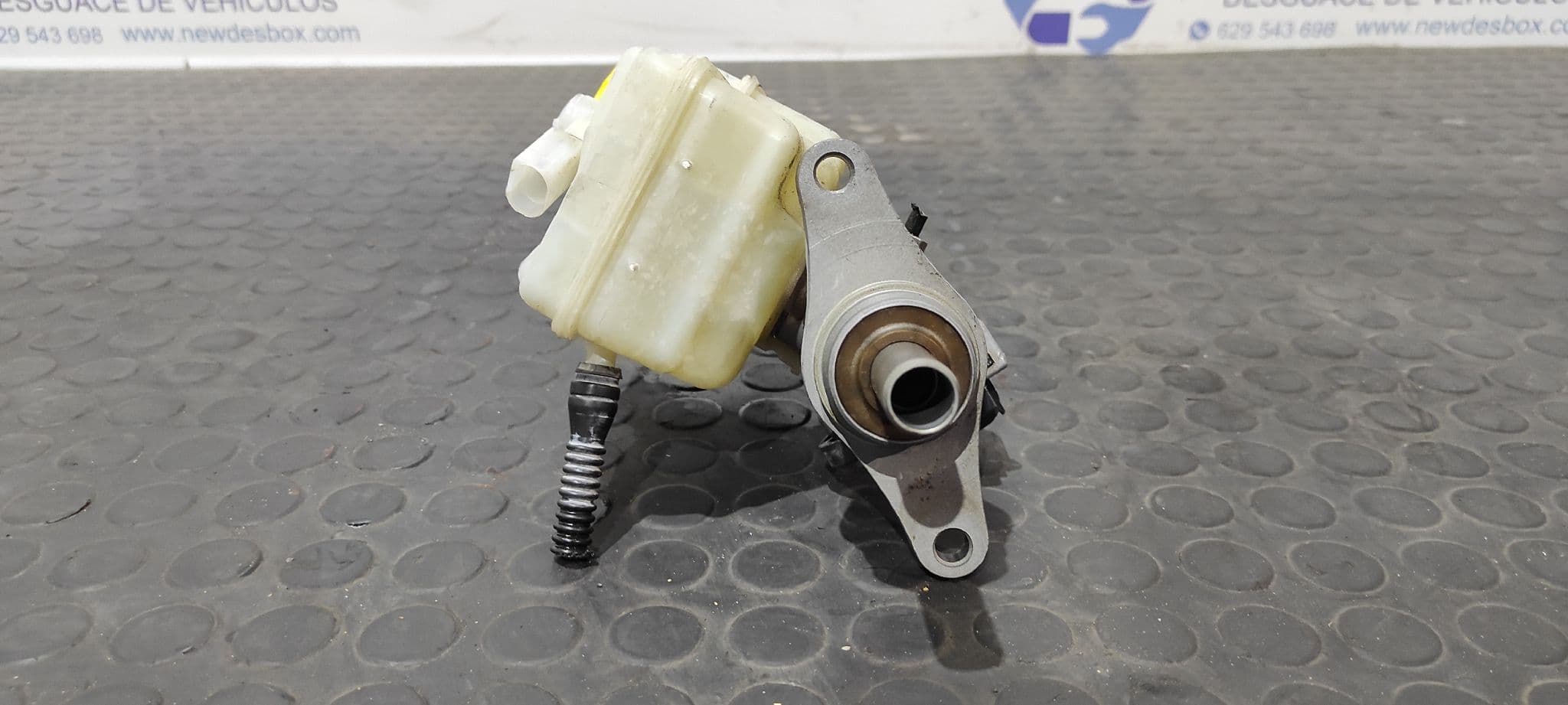 Recambio de BOMBA FRENO para SKODA FABIA (5J2 ) 1.2 CHFA referencia OEM IAM 6R0611301A   - BLANCO