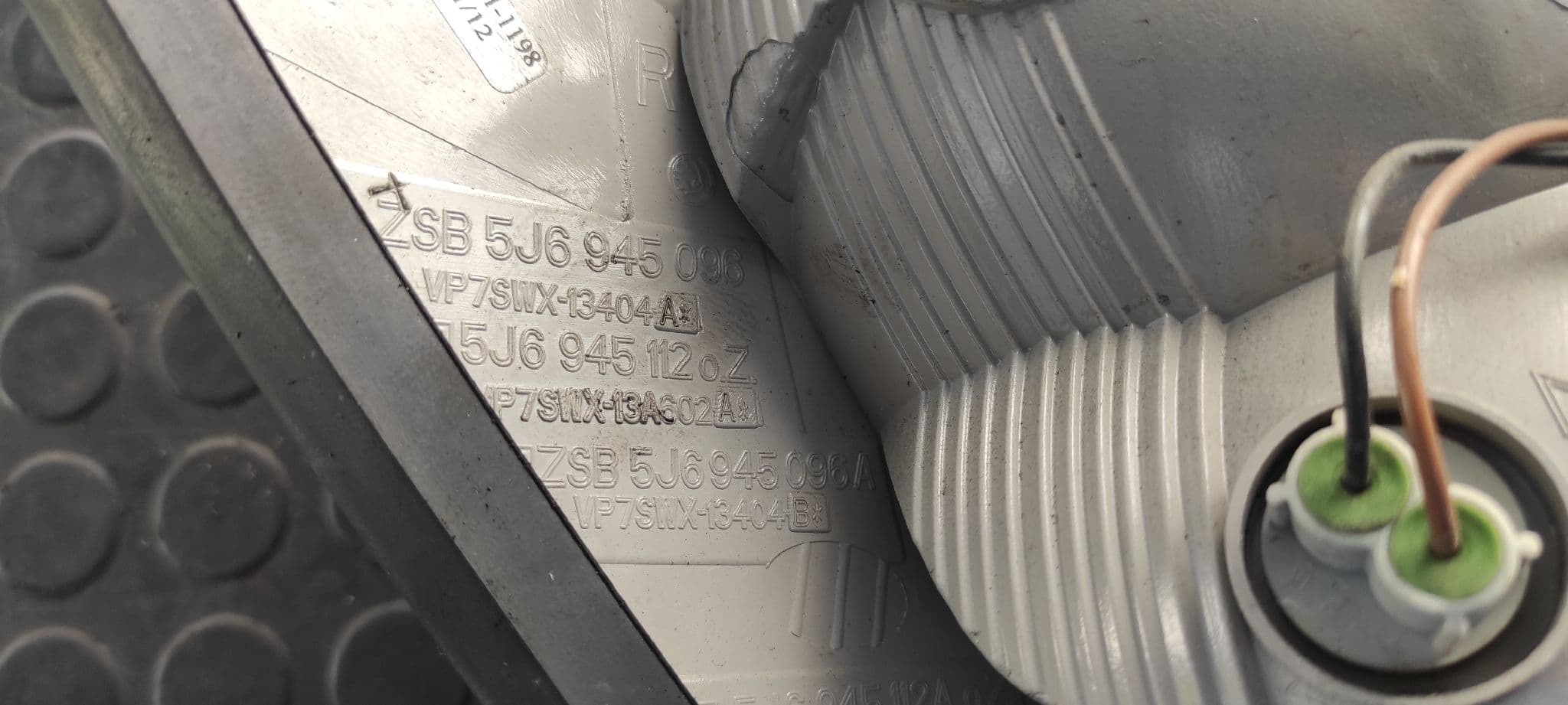 Recambio de PILOTO TRASERO DERECHO para SKODA FABIA (5J2 ) Urban CGPA referencia OEM IAM 5J6945096   - BLANCO 5