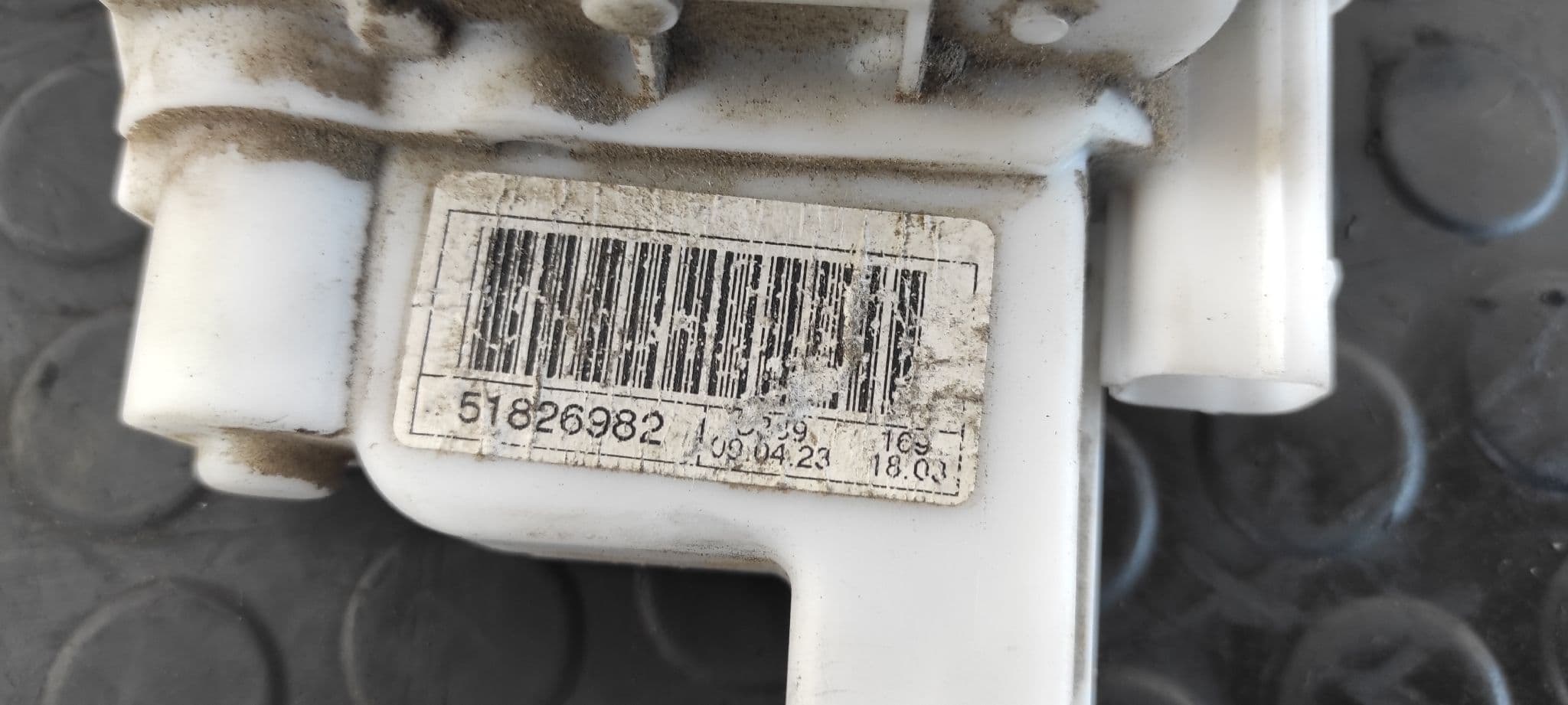 Recambio de CERRADURA PUERTA TRASERA DERECHA para FIAT PANDA (169) 1.3 16V JTD Dynamic 188A8000 referencia OEM IAM 51826982   - BLANCO 5