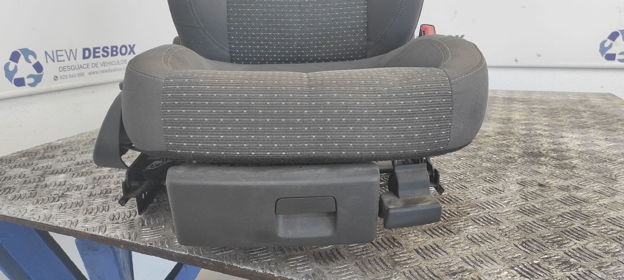 Recambio de ASIENTO DELANTERO DERECHO para SEAT EXEO ST (3R5)(2009>) CAGA referencia OEM IAM 8E0881106BH   - NEGRO 10