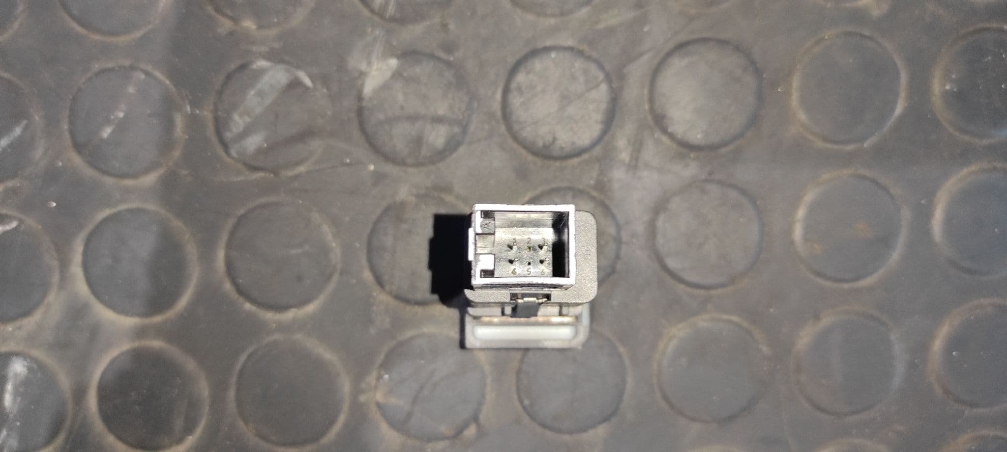 Recambio de INTERRUPTOR para SEAT EXEO ST (3R5)(2009>) 2.0 TDI CAGA referencia OEM IAM 8H1927134A   - NEGRO 3