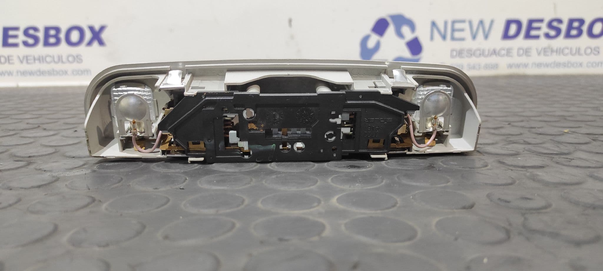 Recambio de LUZ INTERIOR para SEAT EXEO ST (3R5)(2009>) 2.0 TDI CAGA referencia OEM IAM 8E0947111A   - NEGRO 3