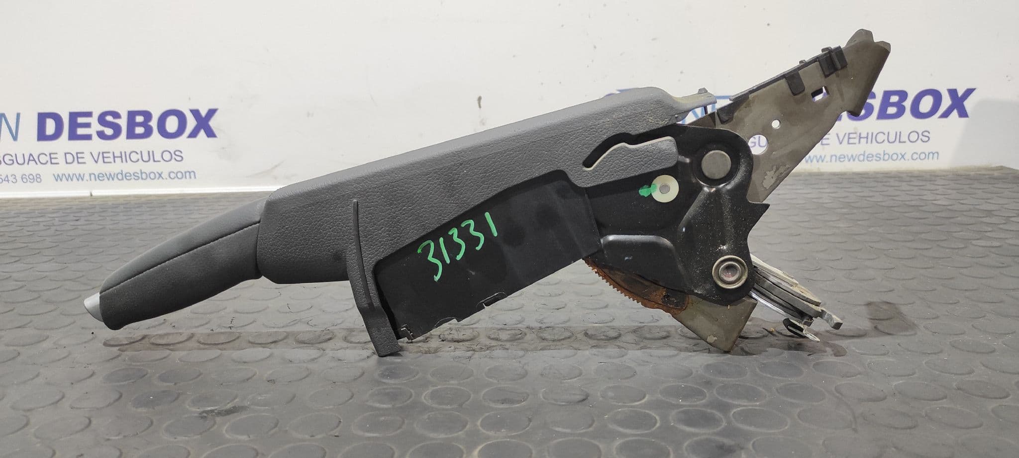 Recambio de PALANCA FRENO para SEAT EXEO ST (3R5)(2009>) 2.0 TDI CAGA referencia OEM IAM 8E0711777A   - NEGRO
