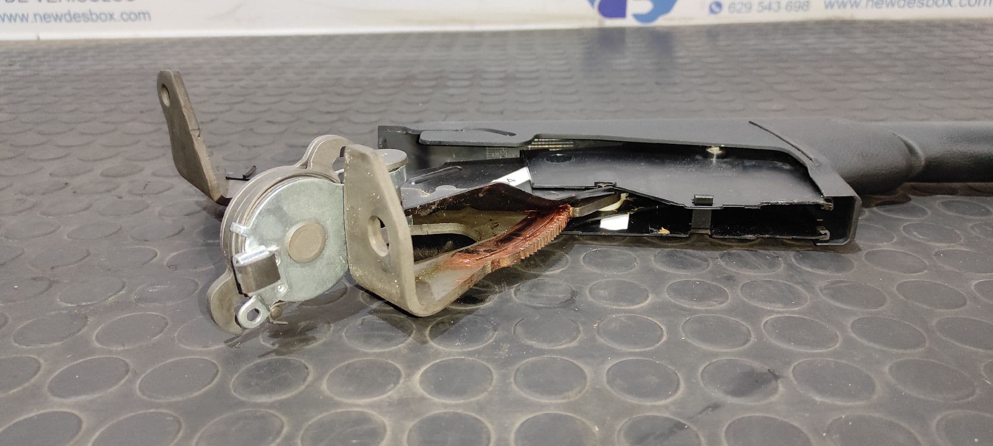 Recambio de PALANCA FRENO para SEAT EXEO ST (3R5)(2009>) 2.0 TDI CAGA referencia OEM IAM 8E0711777A   - NEGRO 4