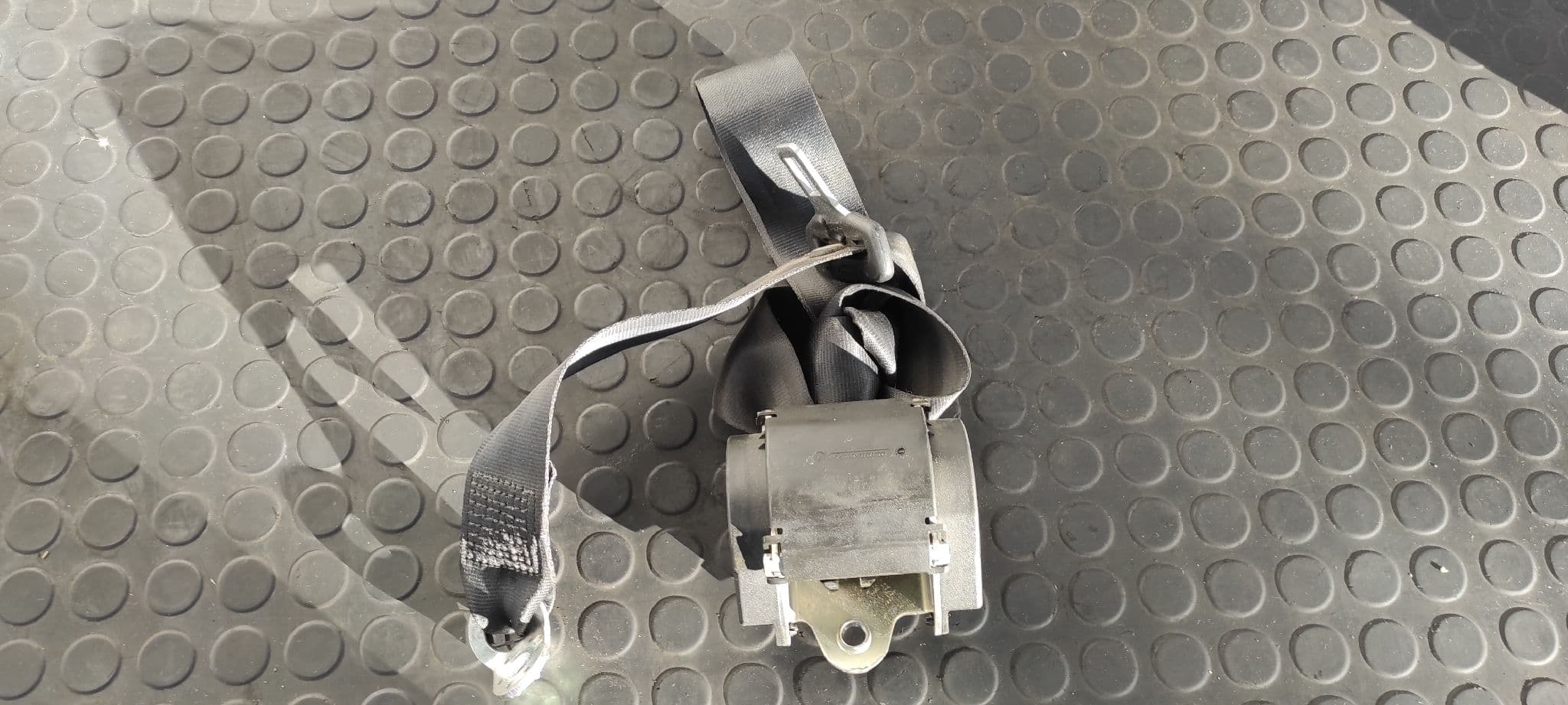 Recambio de CINTURON TRASERO DERECHO para SEAT EXEO ST (3R5)(2009>) 2.0 TDI CAGA referencia OEM IAM 3R0857805   - NEGRO