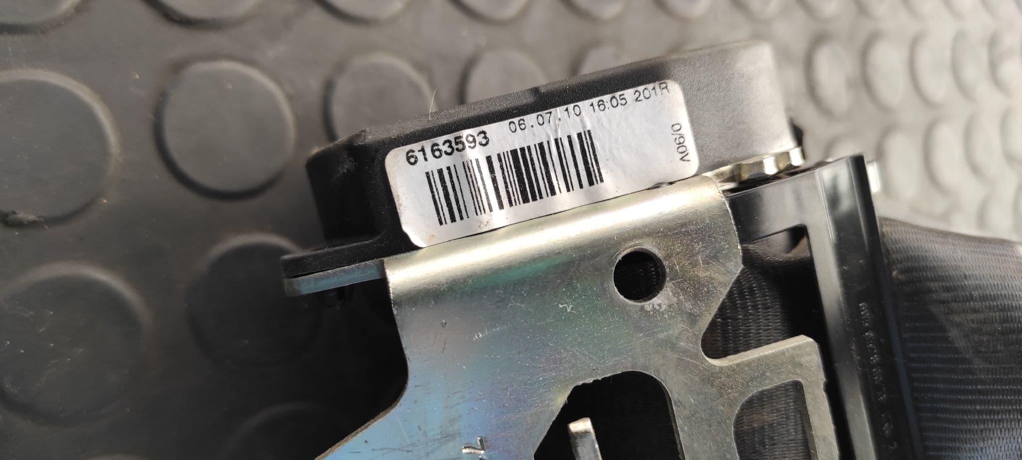 Recambio de CINTURON TRASERO IZQUIERDO para SEAT EXEO ST (3R5)(2009>) 2.0 TDI CAGA referencia OEM IAM 3R0857805   - NEGRO 6