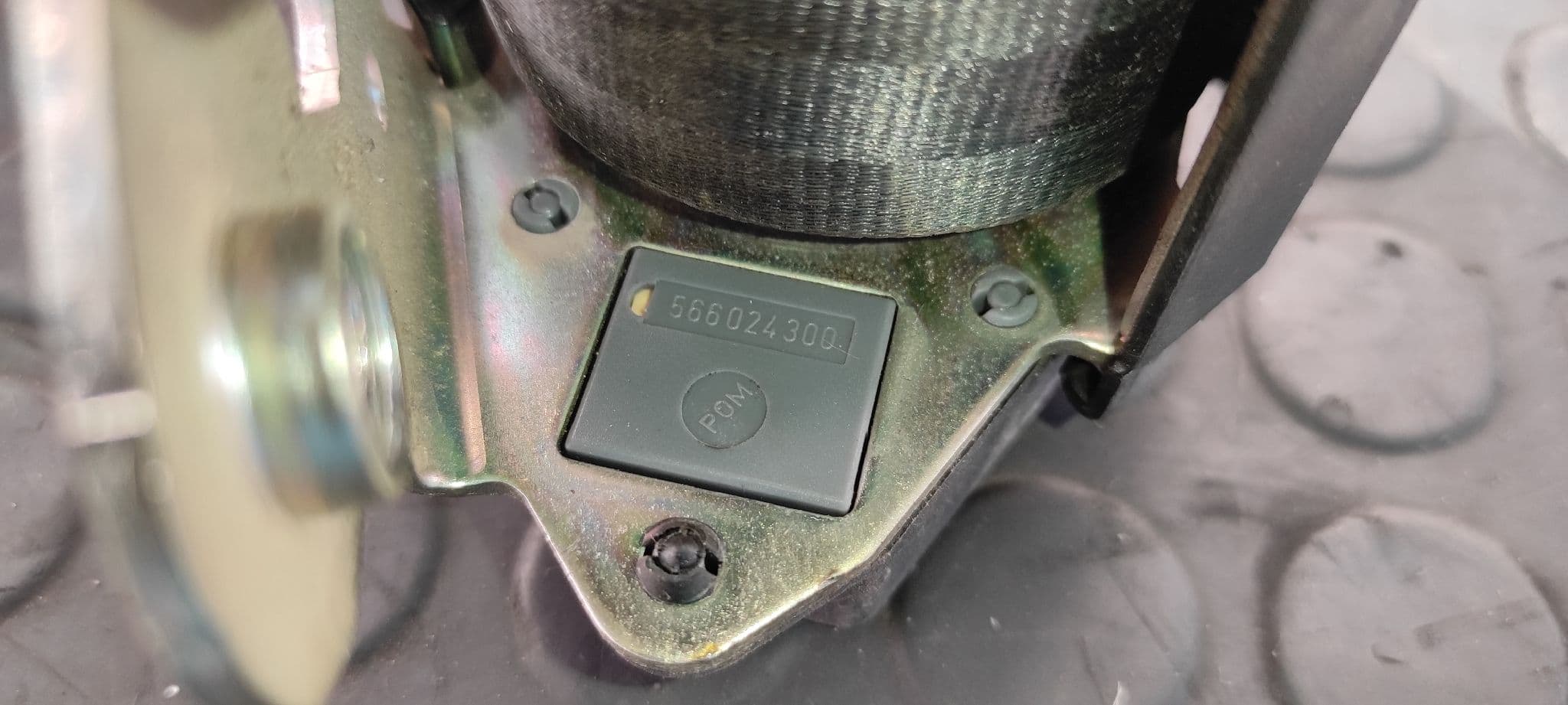 Recambio de CINTURON TRASERO IZQUIERDO para SEAT EXEO ST (3R5)(2009>) 2.0 TDI CAGA referencia OEM IAM 3R0857805   - NEGRO 7