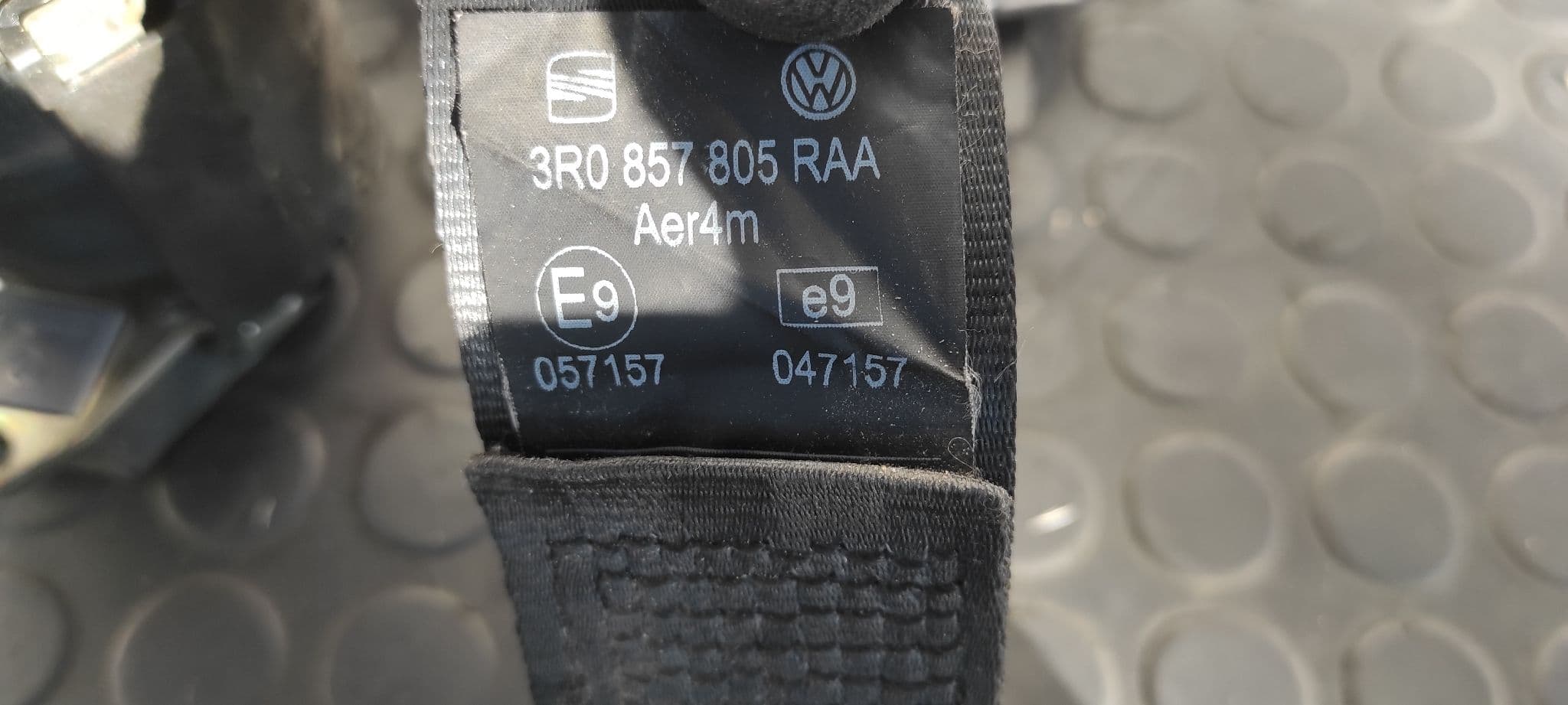 Recambio de CINTURON TRASERO IZQUIERDO para SEAT EXEO ST (3R5)(2009>) 2.0 TDI CAGA referencia OEM IAM 3R0857805   - NEGRO 4