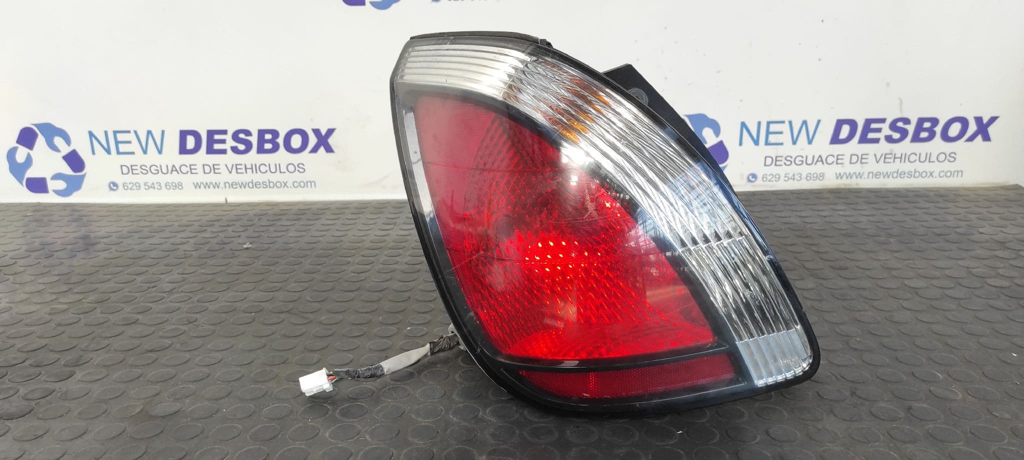 Recambio de PILOTO TRASERO IZQUIERDO para KIA RIO 1.5 CRDi Active D4FA referencia OEM IAM 924011G2   - NEGRO