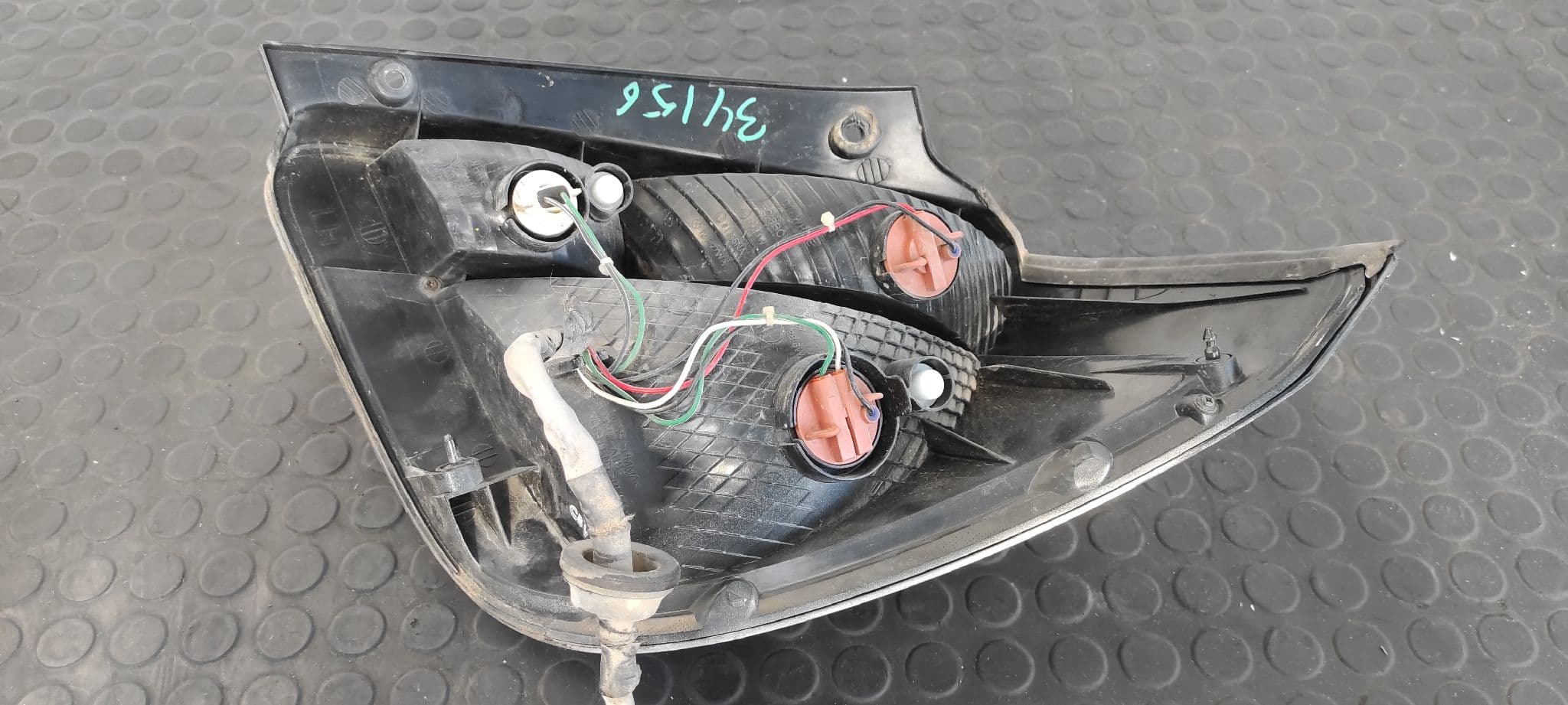 Recambio de PILOTO TRASERO IZQUIERDO para KIA RIO 1.5 CRDi Active D4FA referencia OEM IAM 924011G2   - NEGRO 2