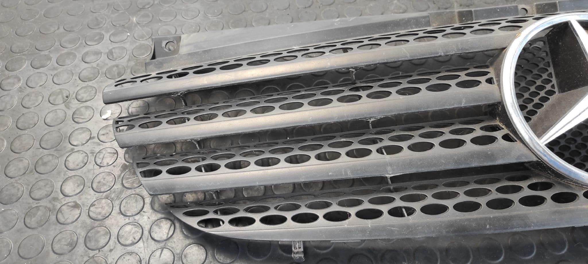 Recambio de REJILLA DELANTERA para MERCEDES-BENZ VITO CAJA CERRADA 6.03 -> 109  CDI  Compacto  (639.601) 646983 referencia OEM IAM A6398800185   - BLANCO 8