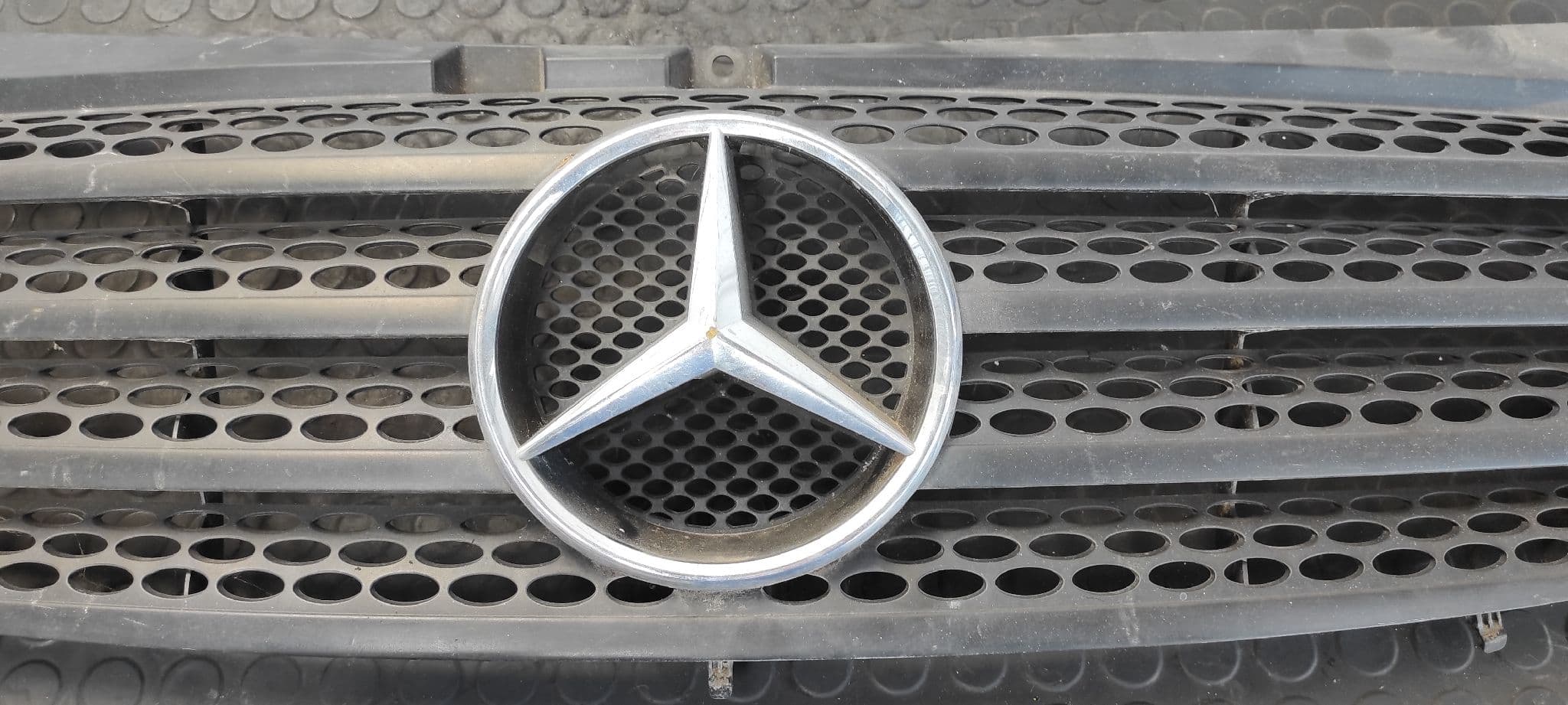 Recambio de REJILLA DELANTERA para MERCEDES-BENZ VITO CAJA CERRADA 6.03 -> 109  CDI  Compacto  (639.601) 646983 referencia OEM IAM A6398800185   - BLANCO 3