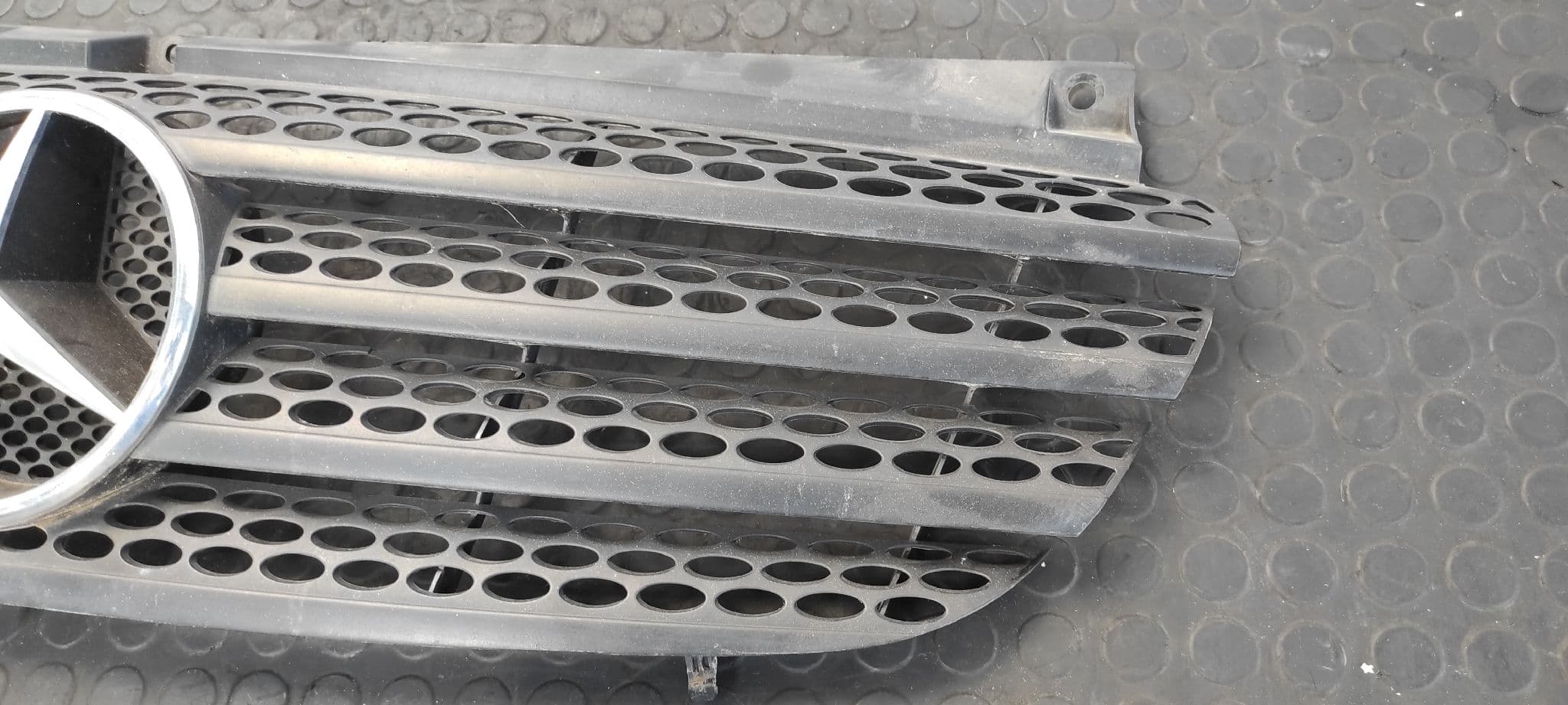 Recambio de REJILLA DELANTERA para MERCEDES-BENZ VITO CAJA CERRADA 6.03 -> 109  CDI  Compacto  (639.601) 646983 referencia OEM IAM A6398800185   - BLANCO 2