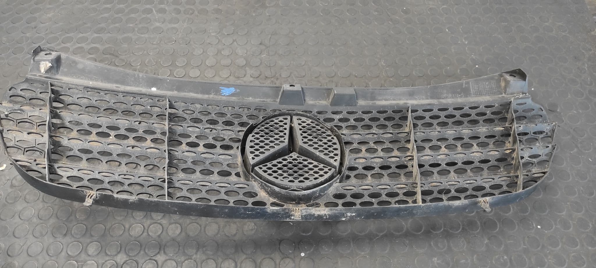 Recambio de REJILLA DELANTERA para MERCEDES-BENZ VITO CAJA CERRADA 6.03 -> 109  CDI  Compacto  (639.601) 646983 referencia OEM IAM A6398800185   - BLANCO 9