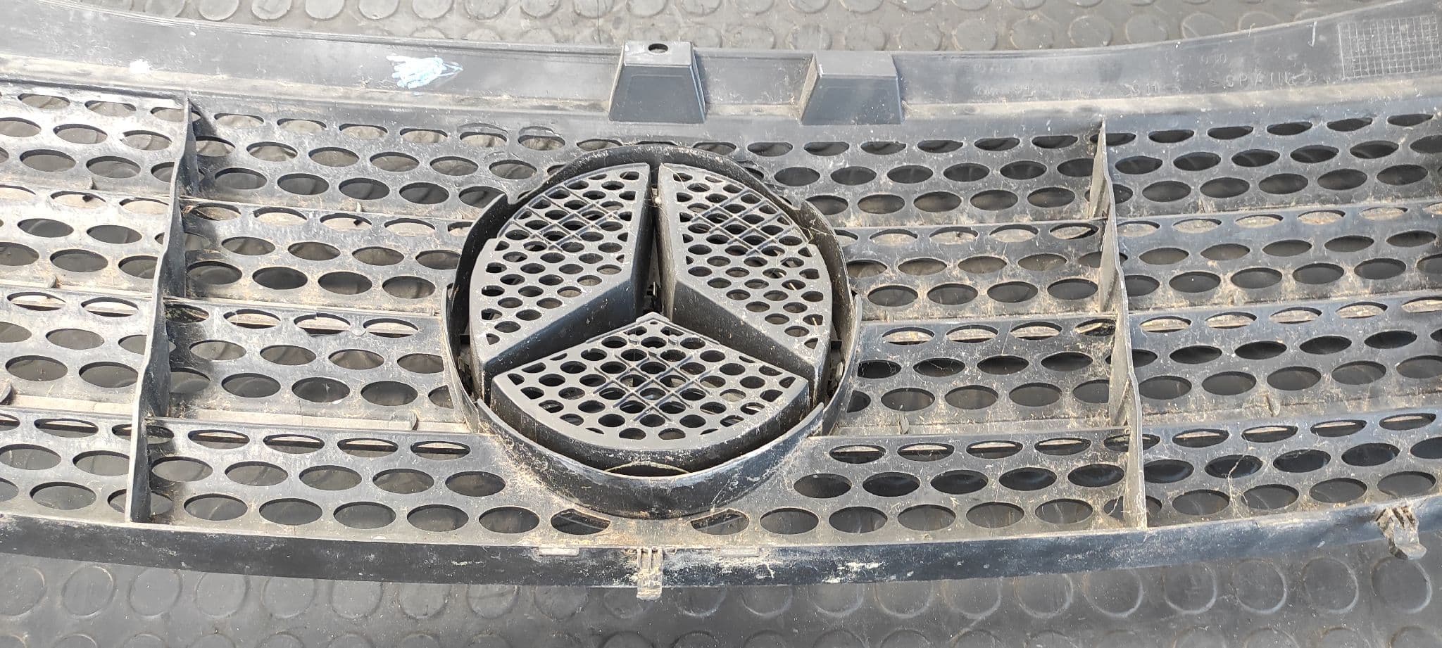 Recambio de REJILLA DELANTERA para MERCEDES-BENZ VITO CAJA CERRADA 6.03 -> 109  CDI  Compacto  (639.601) 646983 referencia OEM IAM A6398800185   - BLANCO 6