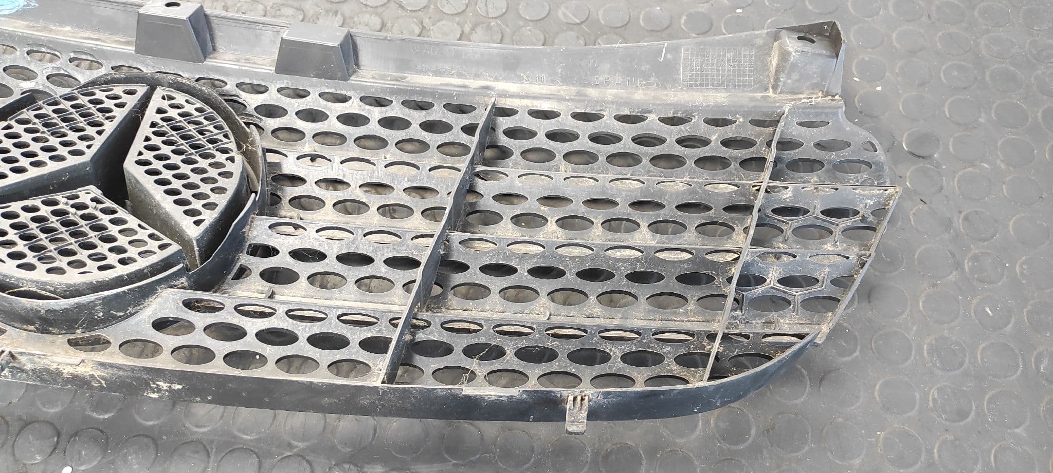 Recambio de REJILLA DELANTERA para MERCEDES-BENZ VITO CAJA CERRADA 6.03 -> 109  CDI  Compacto  (639.601) 646983 referencia OEM IAM A6398800185   - BLANCO 4