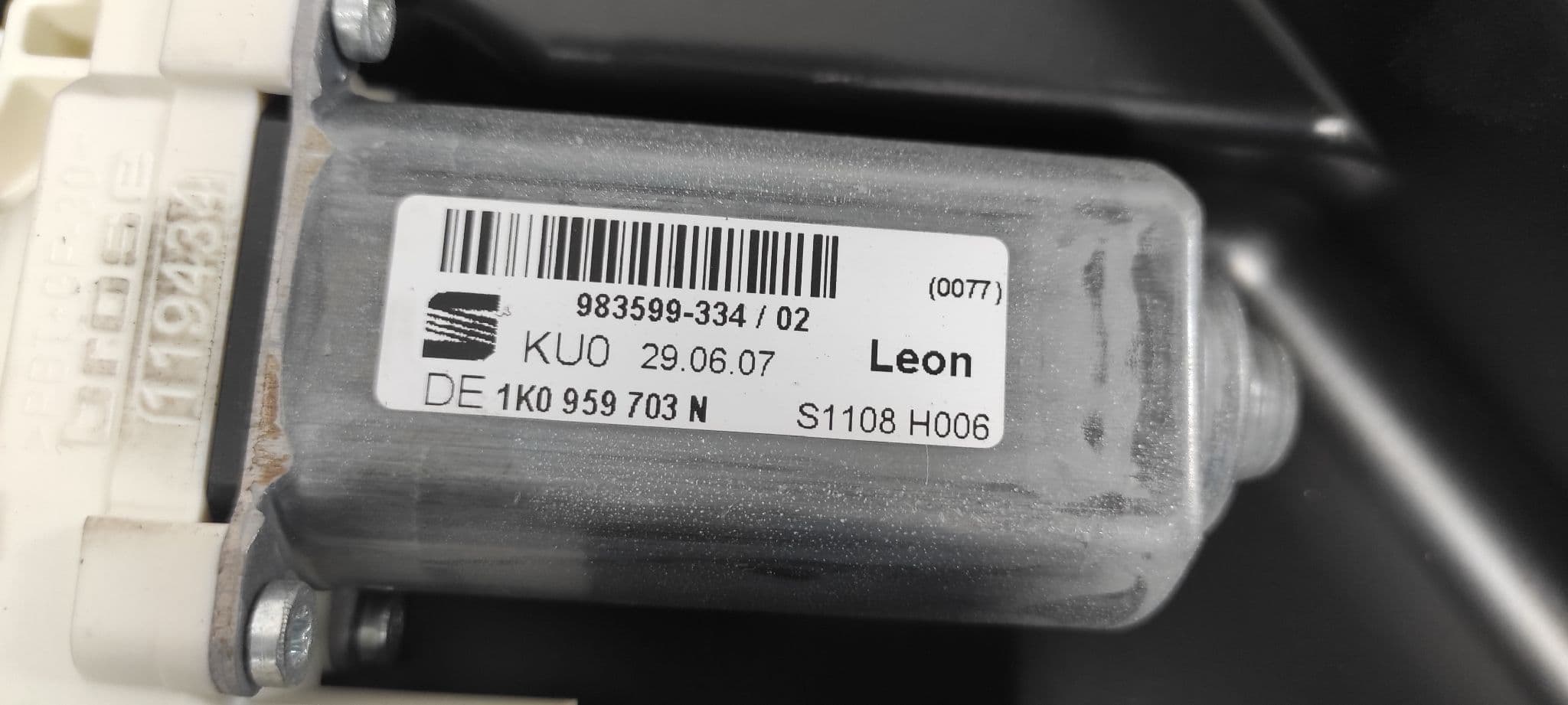Recambio de ELEVALUNAS TRASERO IZQUIERDO para SEAT LEON (1P1) BXE referencia OEM IAM 1P0839401B   - BLANCO 3