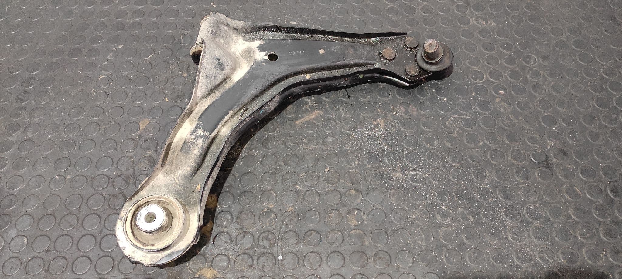 Recambio de BRAZO DERECHO INFERIOR DELANTERO para MERCEDES-BENZ VITO (W638) COMBI 108 CDI    (638.194) 611980 referencia OEM IAM    - BLANCO