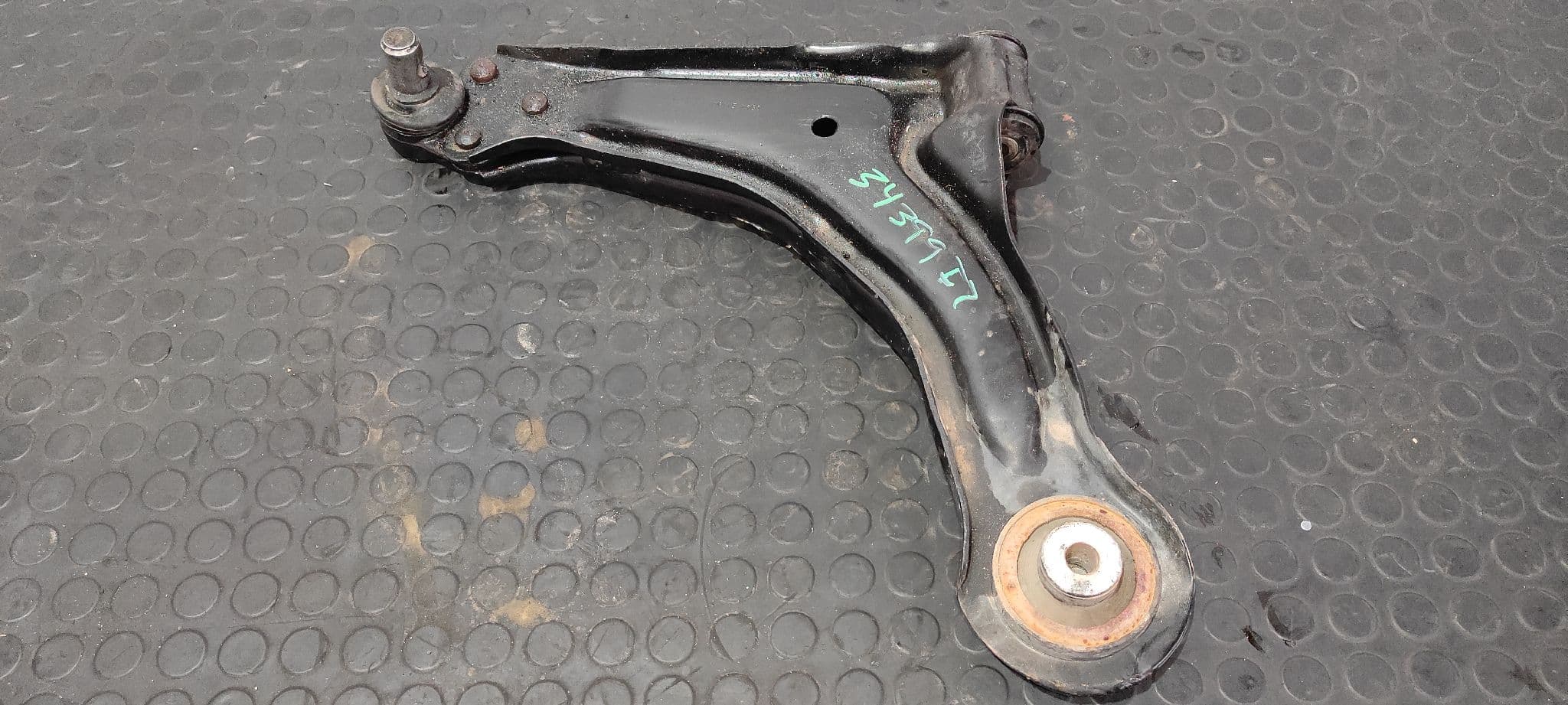 Recambio de BRAZO IZQUIERDO INFERIOR DELANTERO para MERCEDES-BENZ VITO (W638) COMBI 108 CDI    (638.194) 611980 referencia OEM IAM    - BLANCO