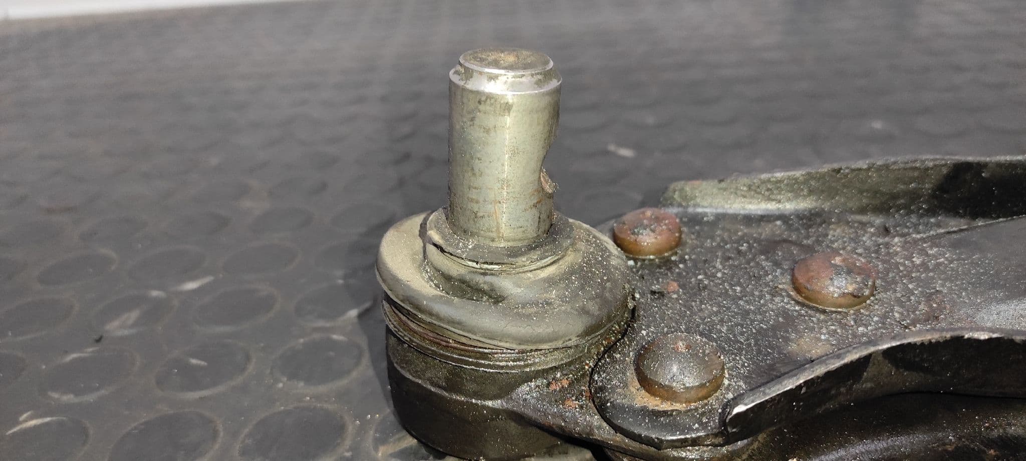 Recambio de BRAZO IZQUIERDO INFERIOR DELANTERO para MERCEDES-BENZ VITO (W638) COMBI 108 CDI    (638.194) 611980 referencia OEM IAM    - BLANCO 4