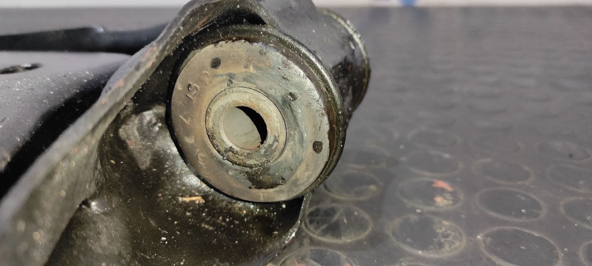Recambio de BRAZO IZQUIERDO INFERIOR DELANTERO para MERCEDES-BENZ VITO (W638) COMBI 108 CDI    (638.194) 611980 referencia OEM IAM    - BLANCO 7